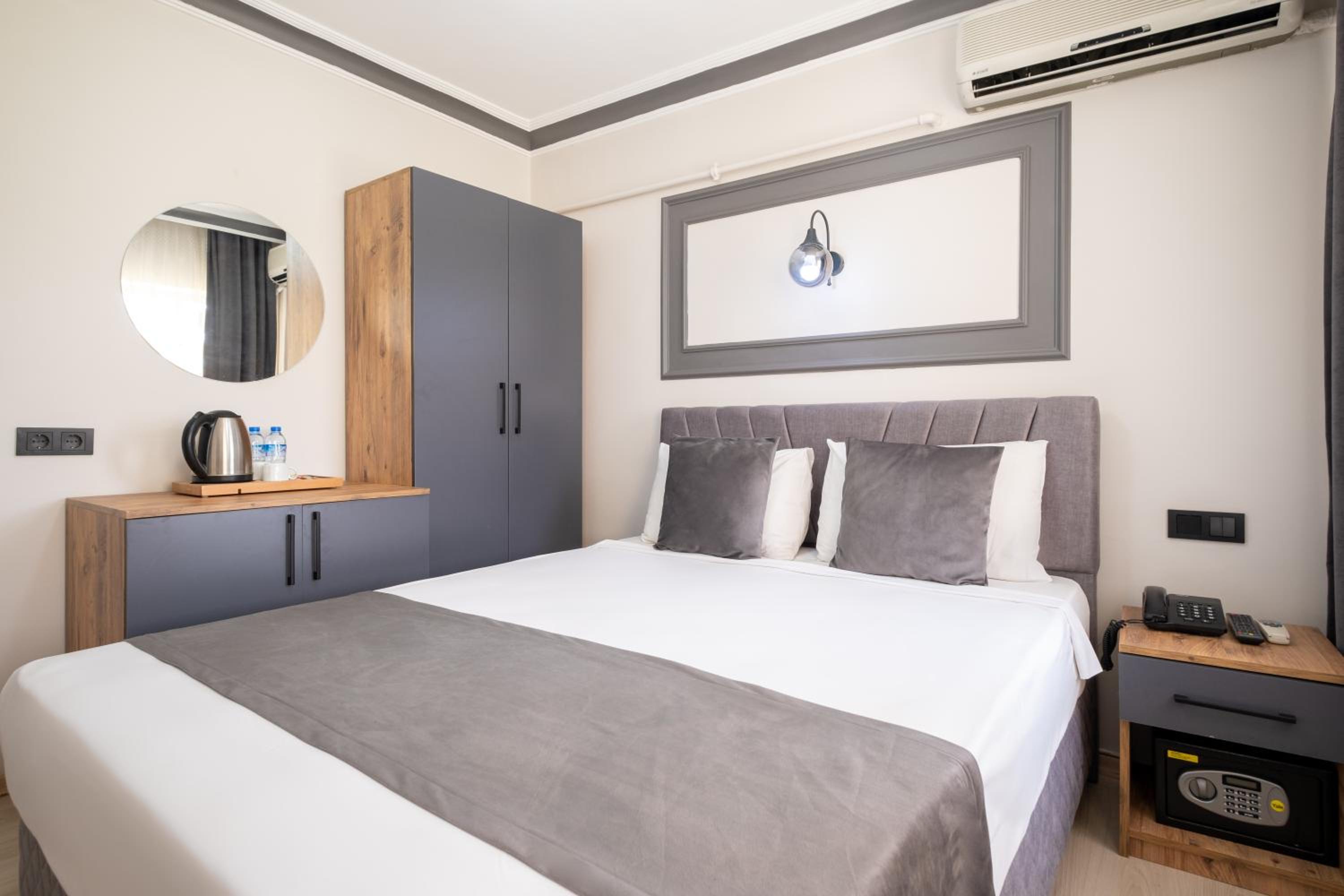 Double Room with Balcony photo 3