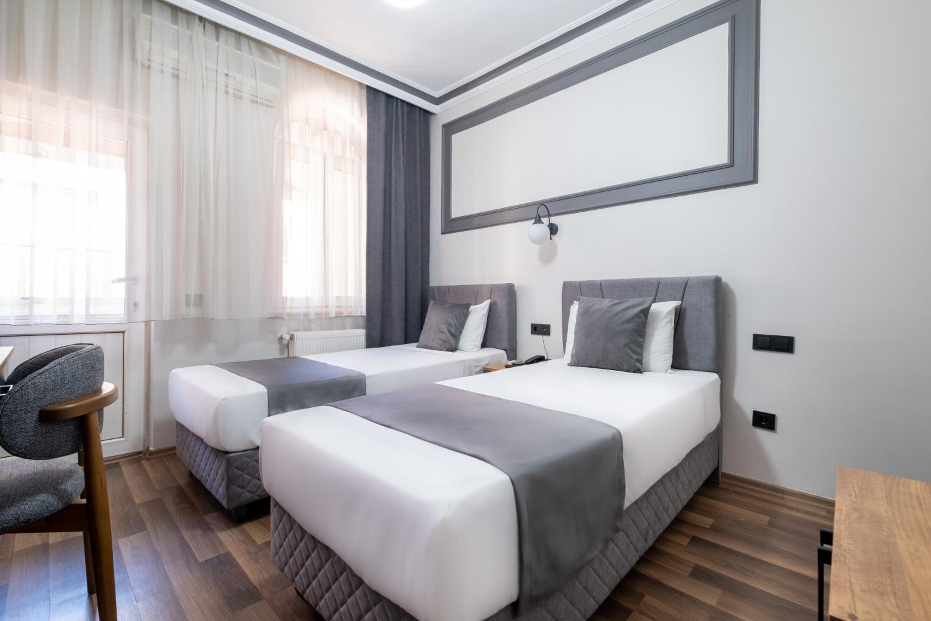 Double Room with Balcony photo 2