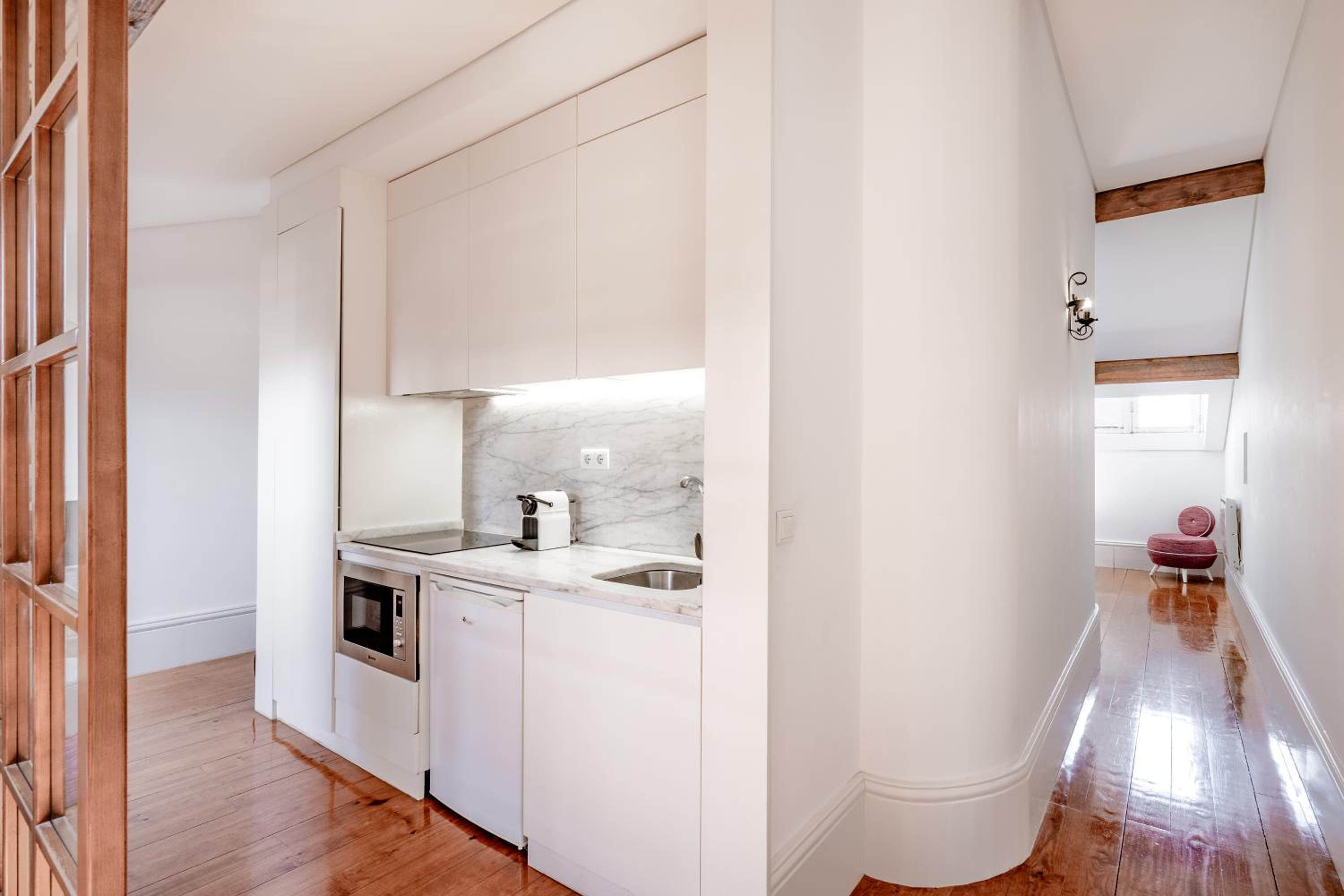 One-Bedroom Apartment - 4th Floor - Photo 9