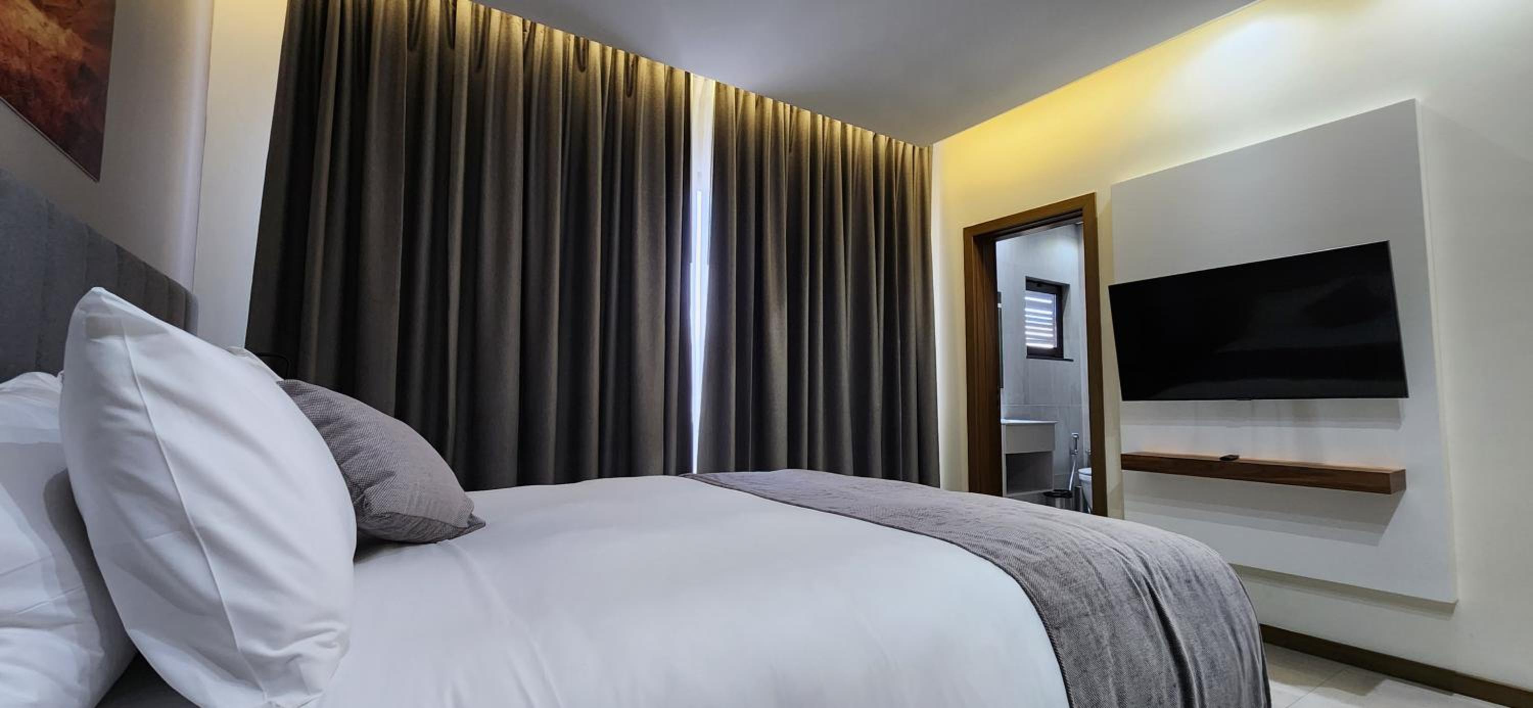 Queen Room with Balcony photo 3
