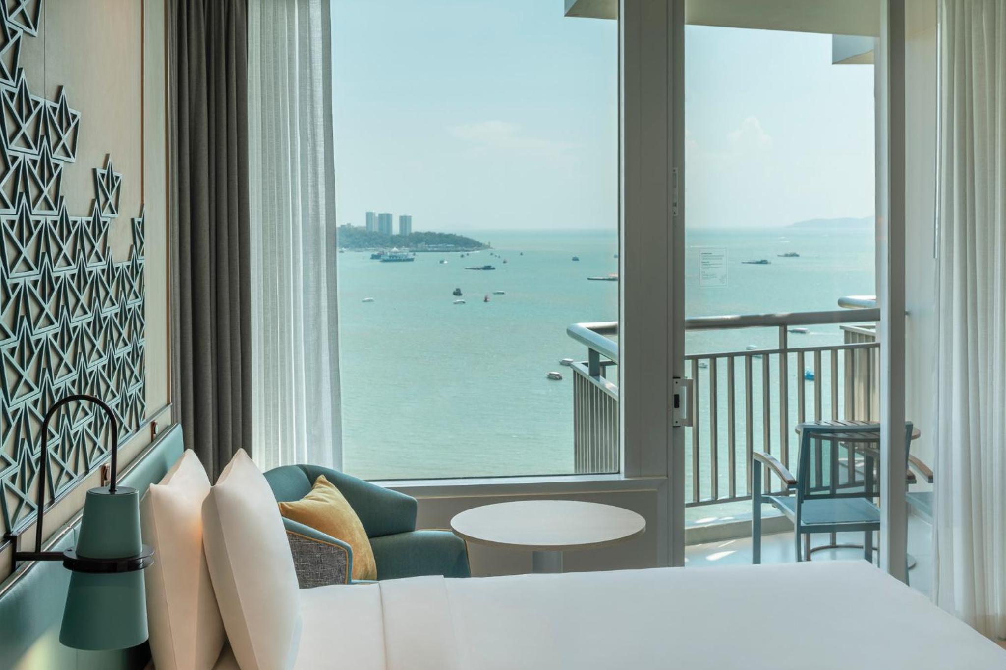 Standard Twin Room With Pattaya Beach View - Bay Tower