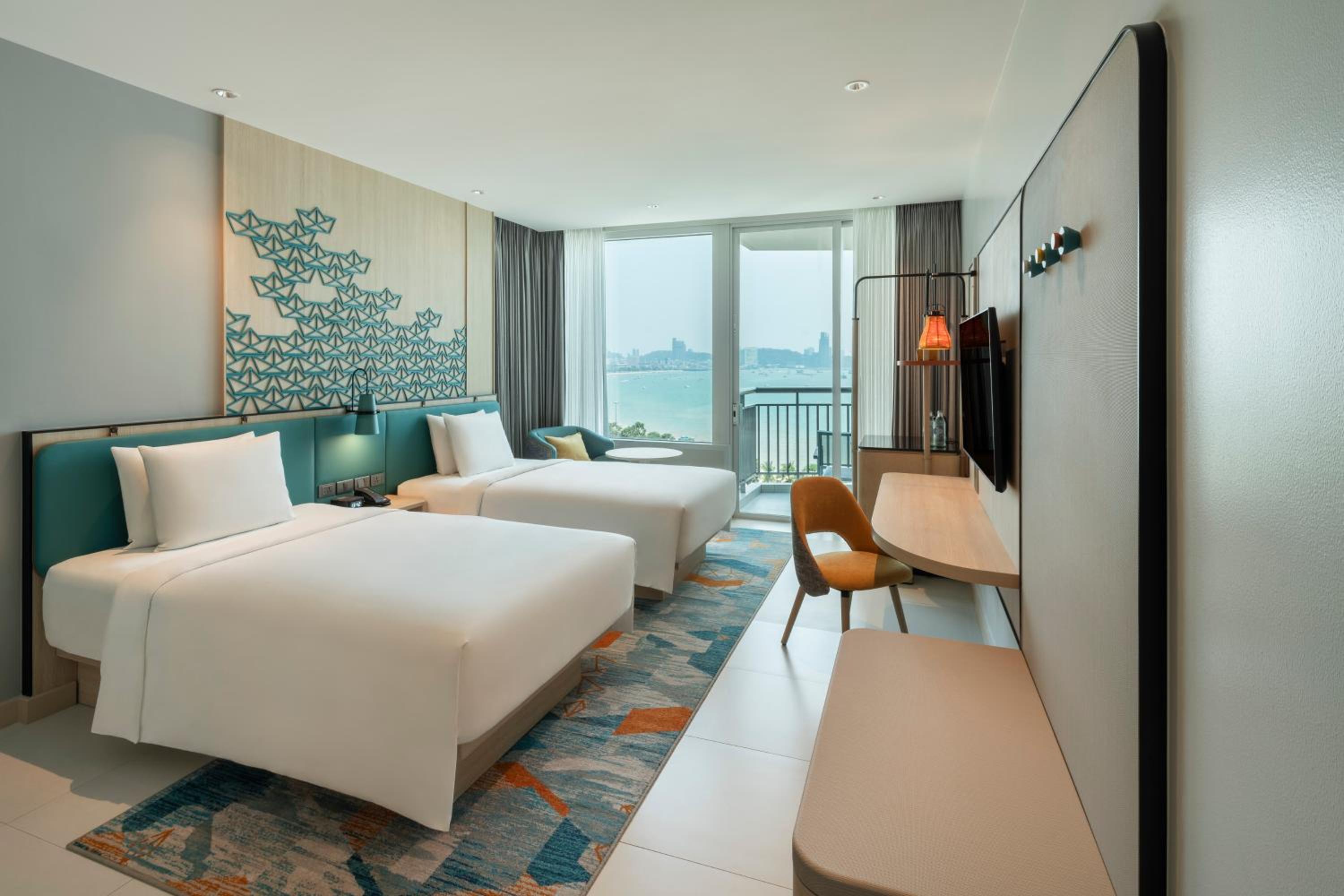 Standard Twin Room With Pattaya Beach View - Bay Tower