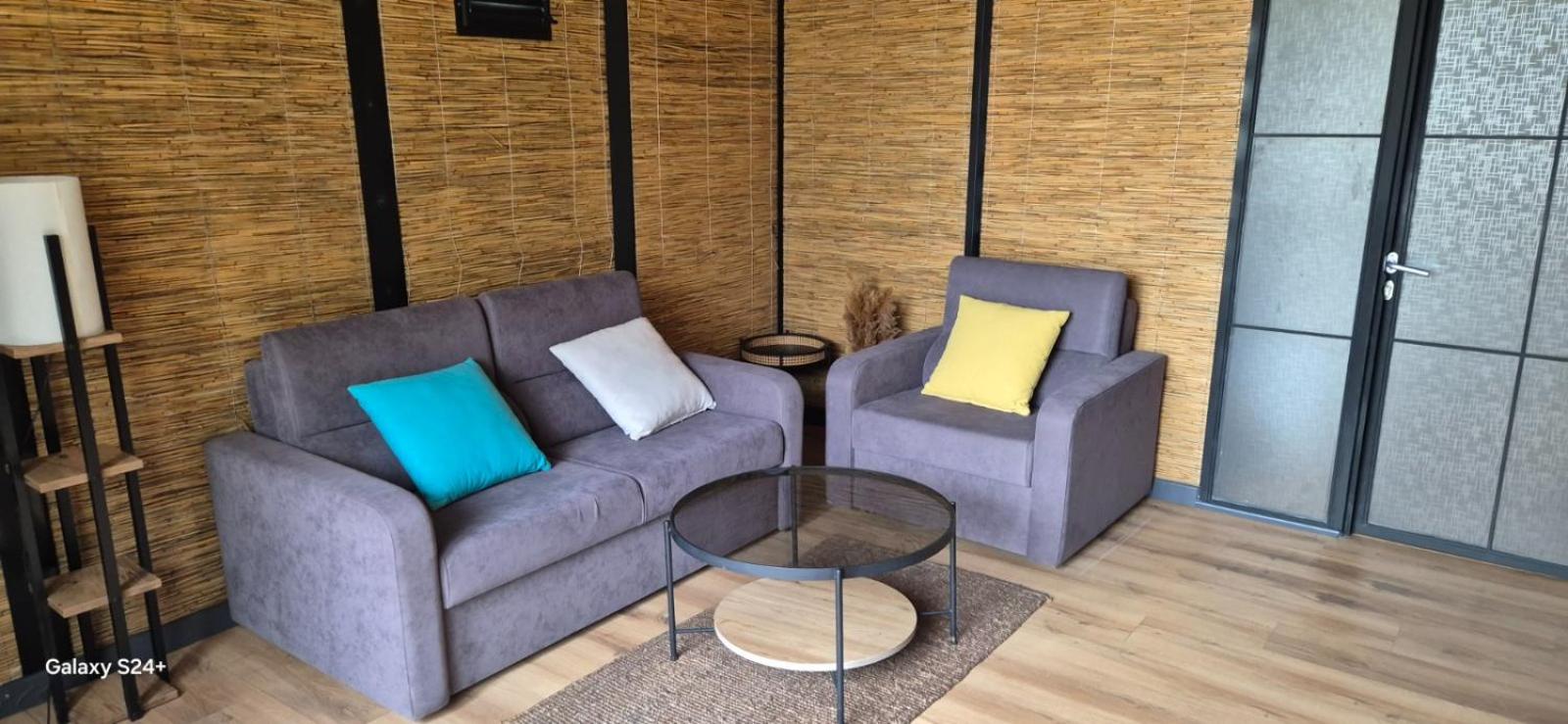 Bungalow Deluxe con Vista al Jardín.