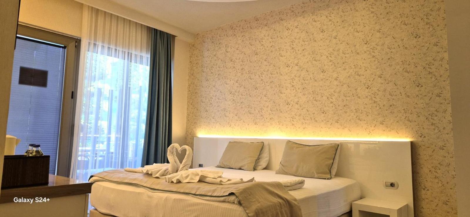 Habitación con vista a la piscina