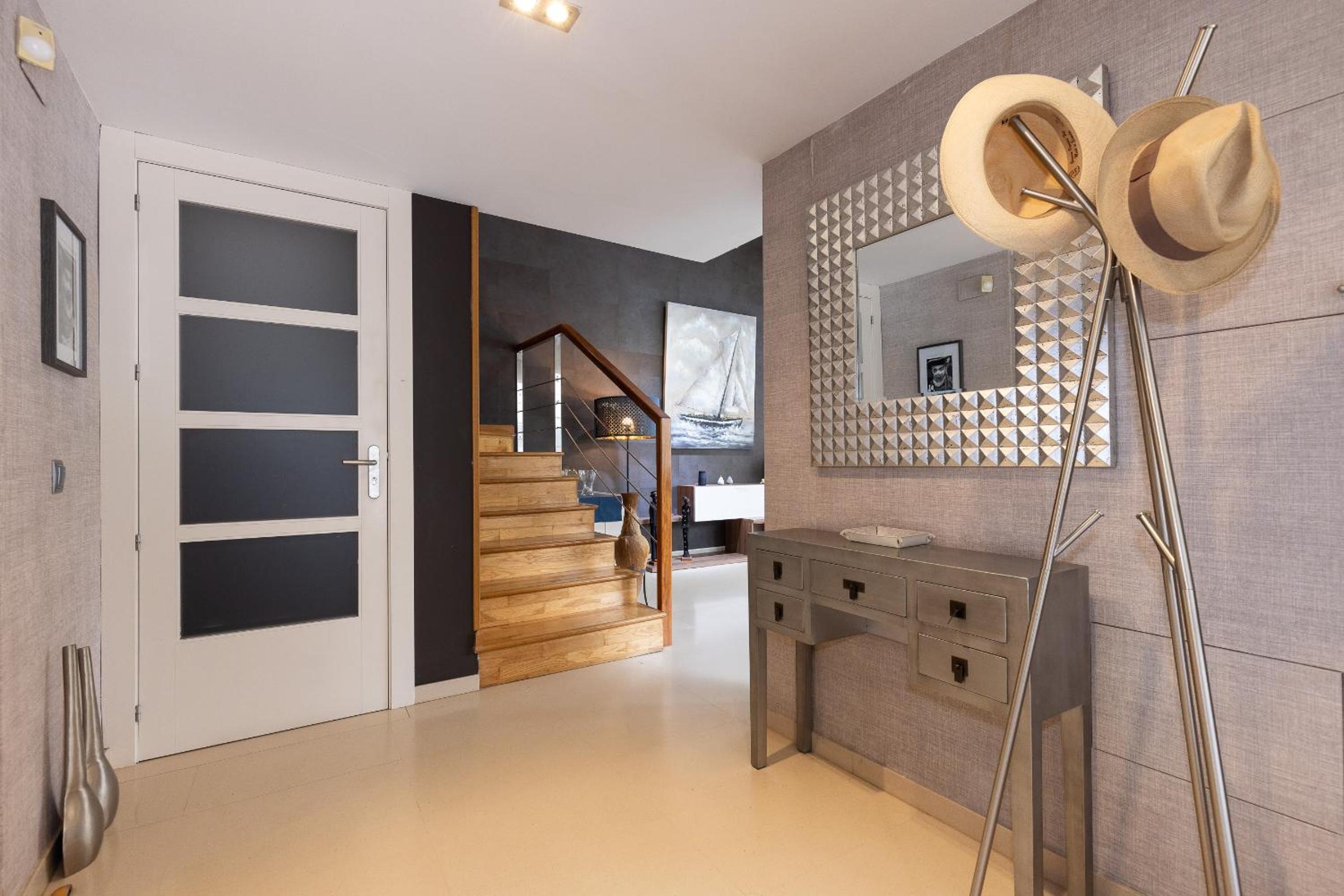 Five-Bedroom House - Photo 57
