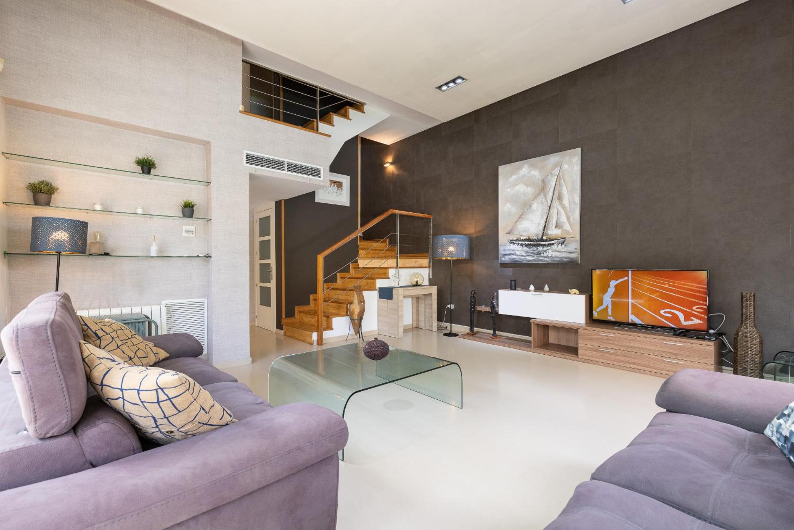 Five-Bedroom House - Photo 52