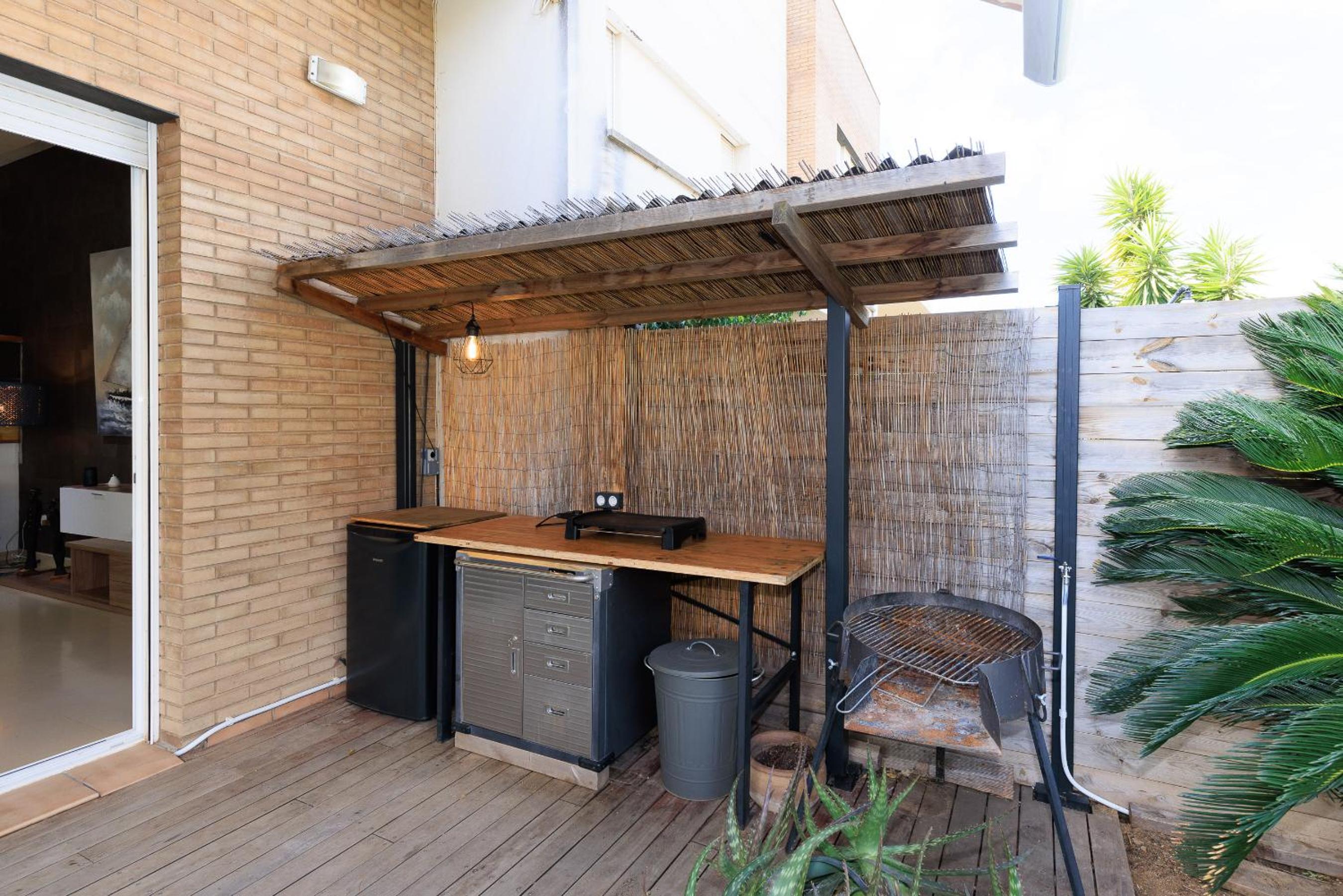 Five-Bedroom House - Photo 43