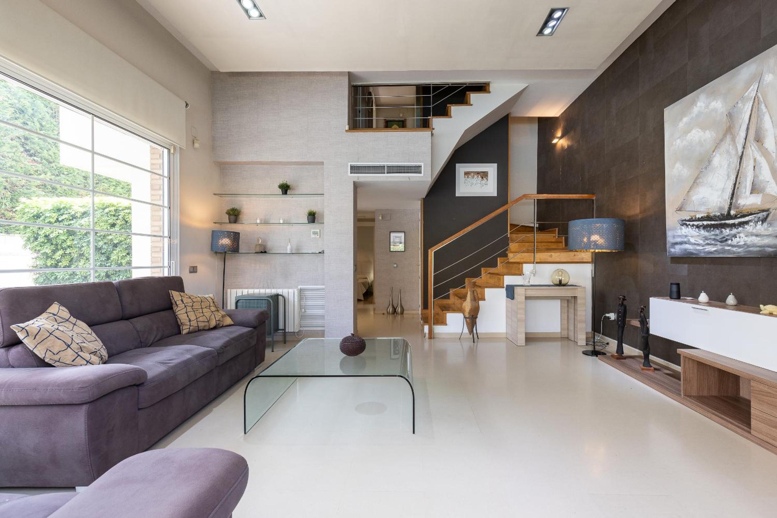 Five-Bedroom House - Photo 42