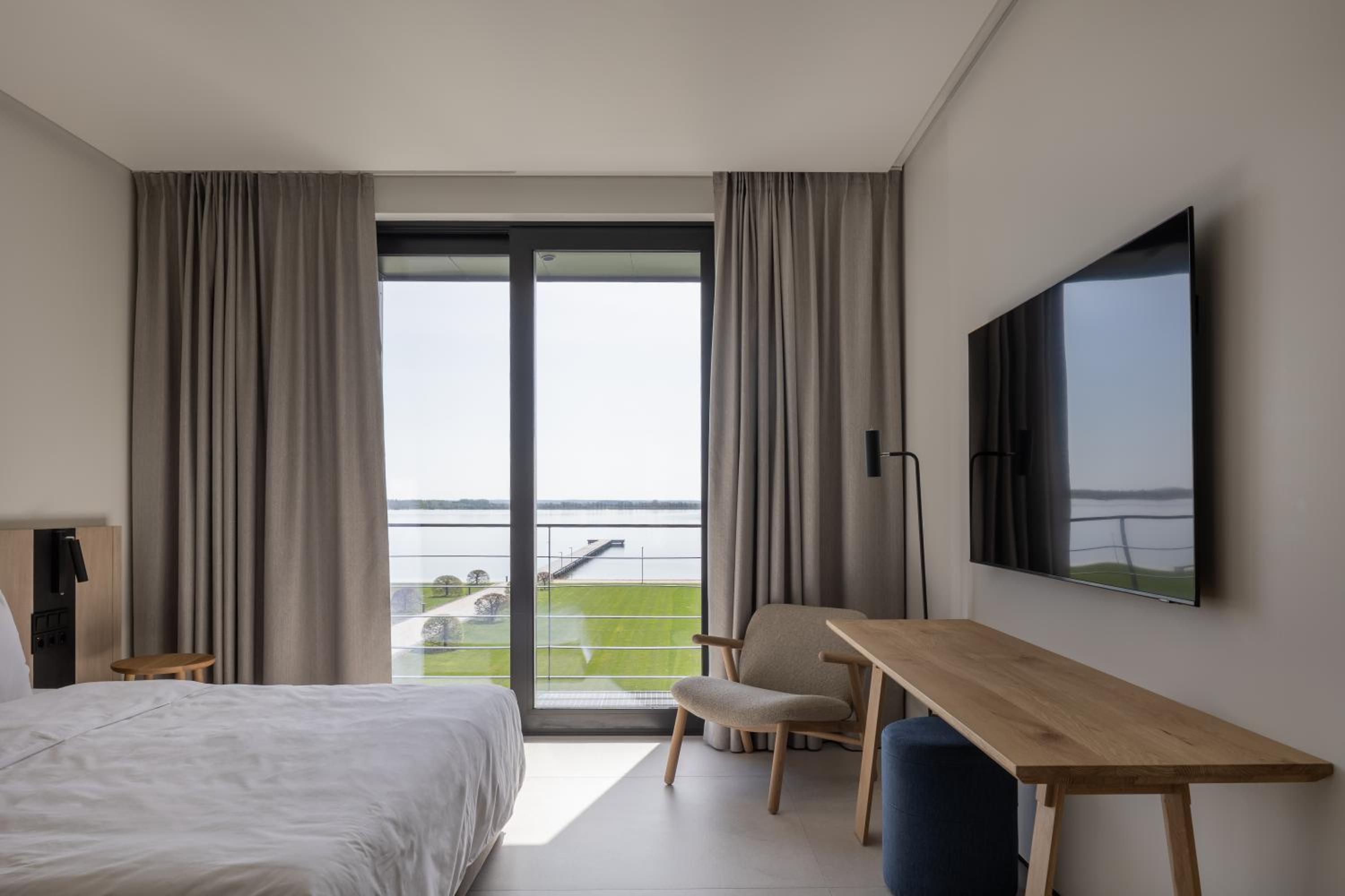 Double or Twin Room with Lake View