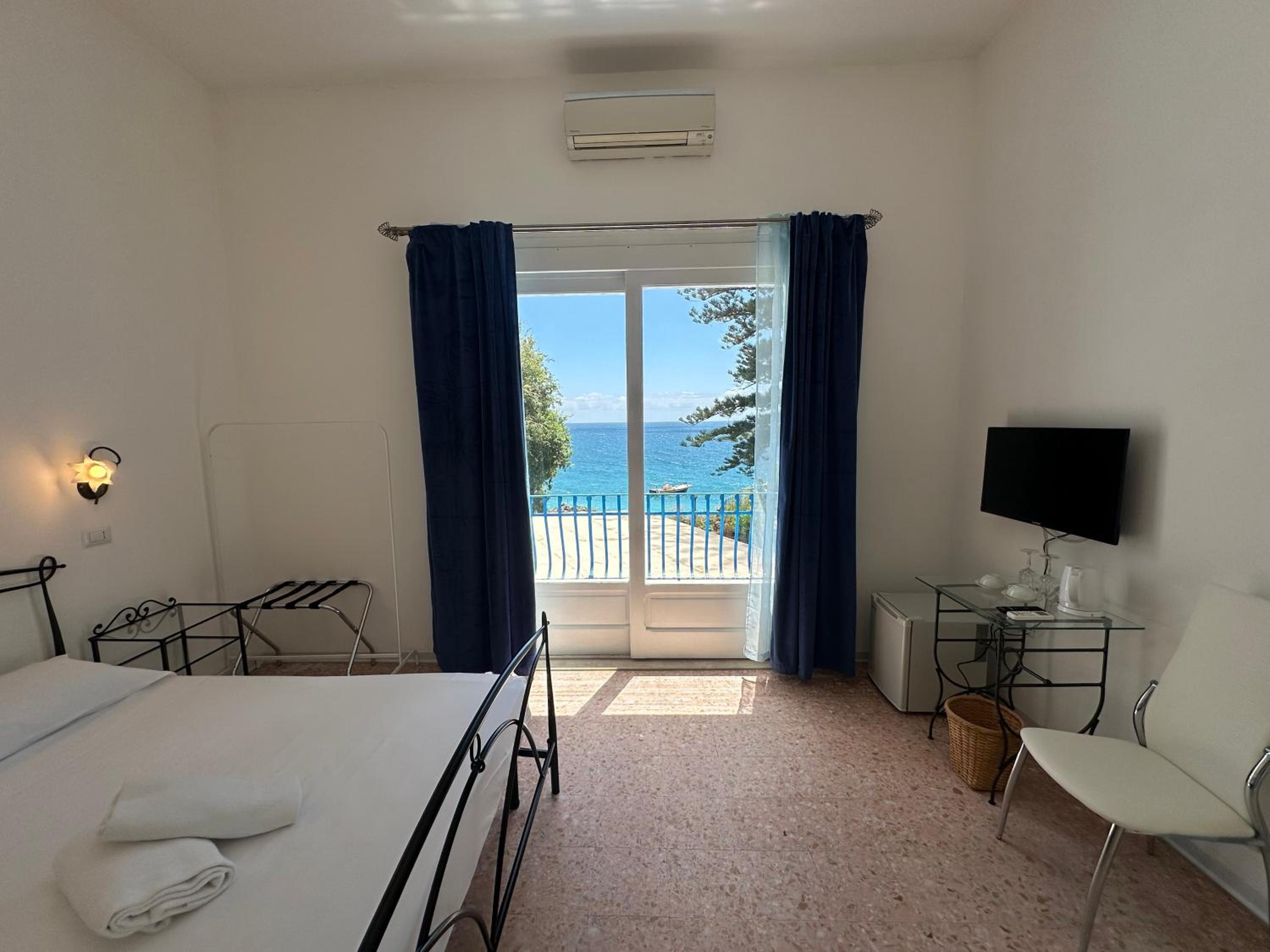 Economy Double Room photo 3