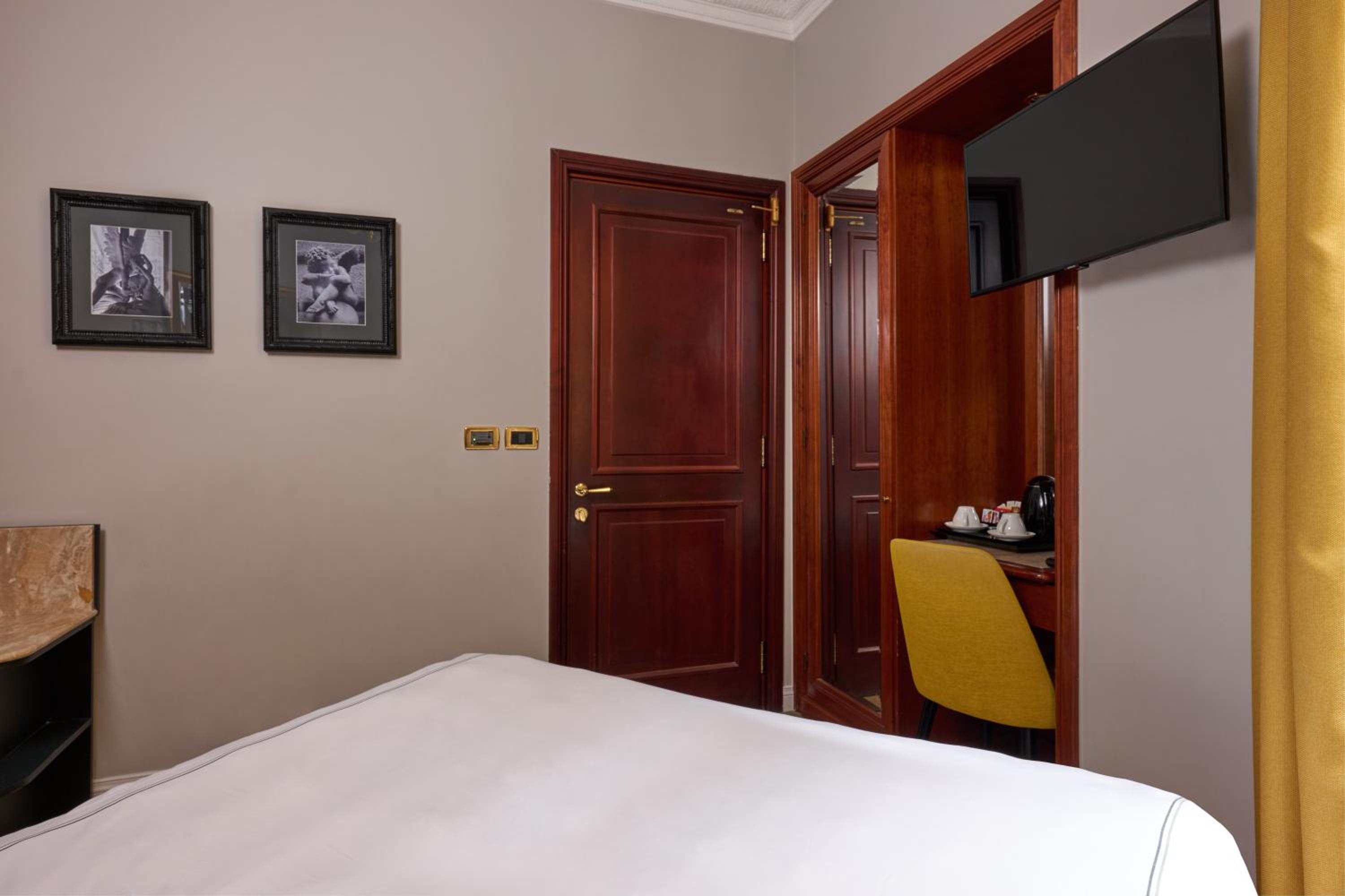 Single Room photo 2