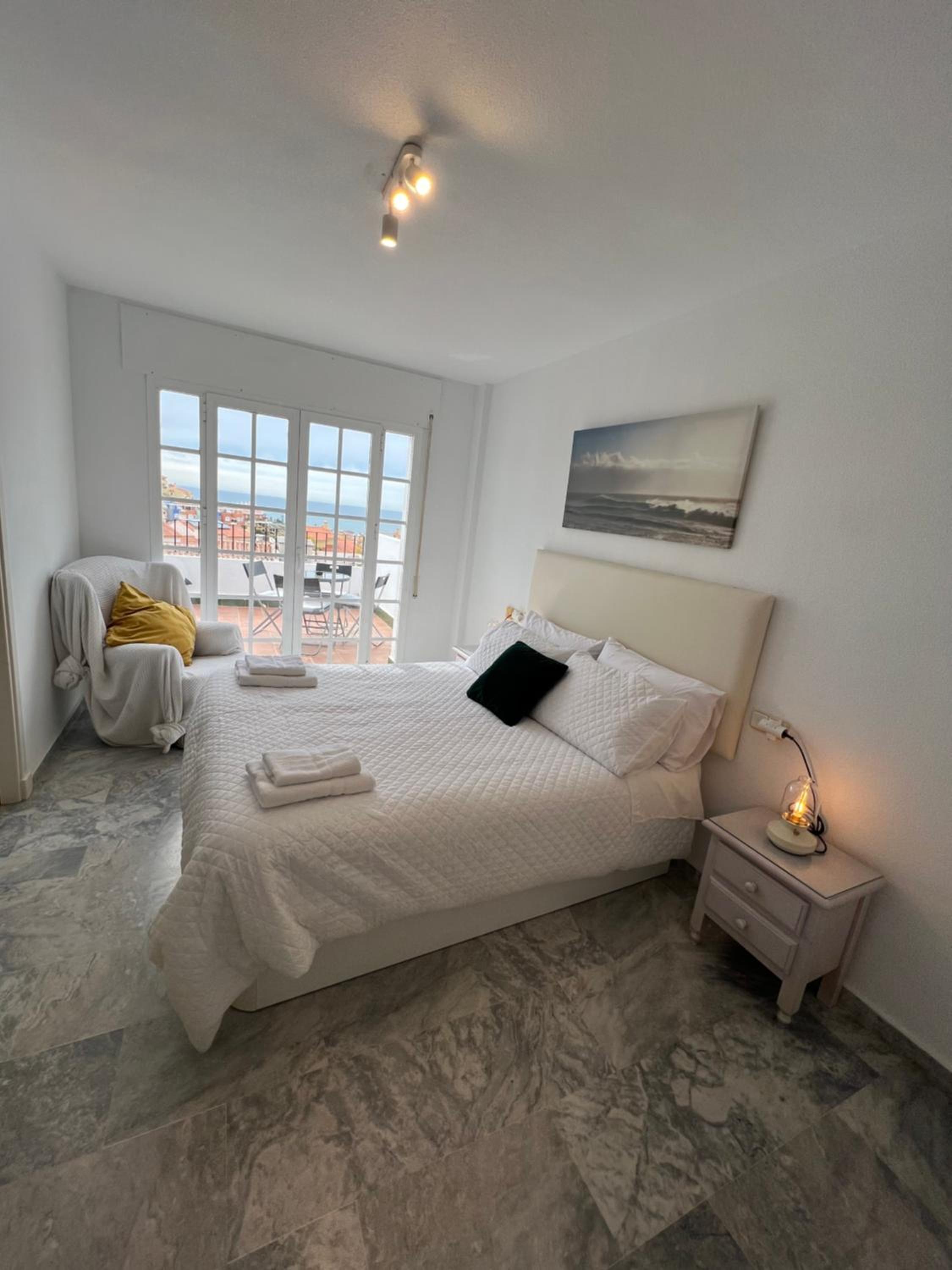 Apartamento de tres habitaciones con vista a la montaña