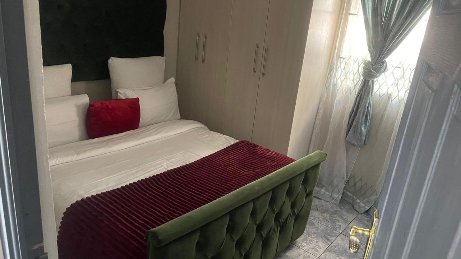 Budget Double Room - Photo 27