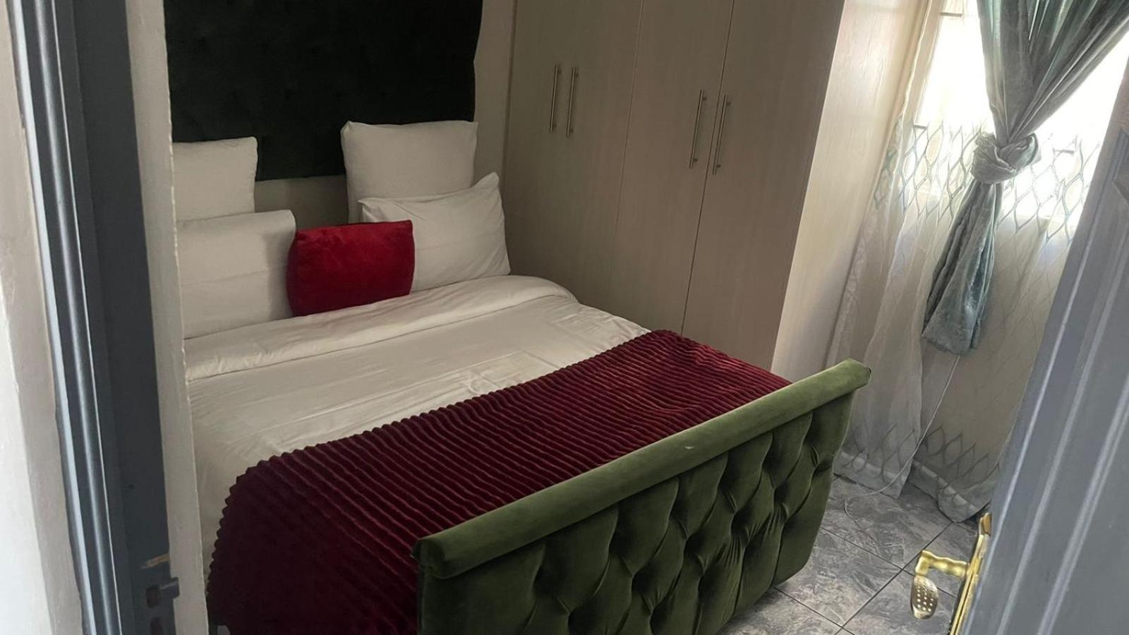 Budget Double Room - Photo 6