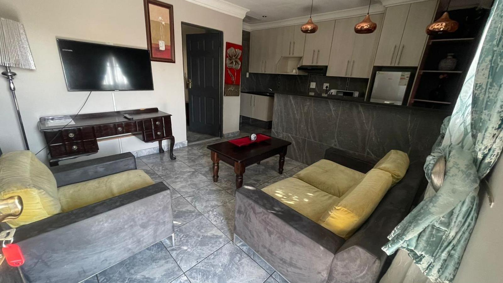 Budget Double Room - Photo 16