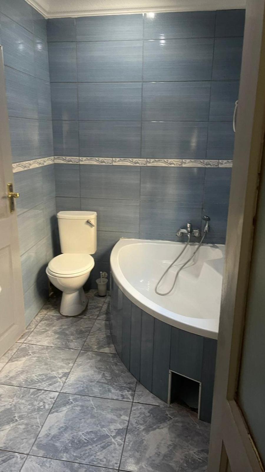 Budget Double Room - Photo 13