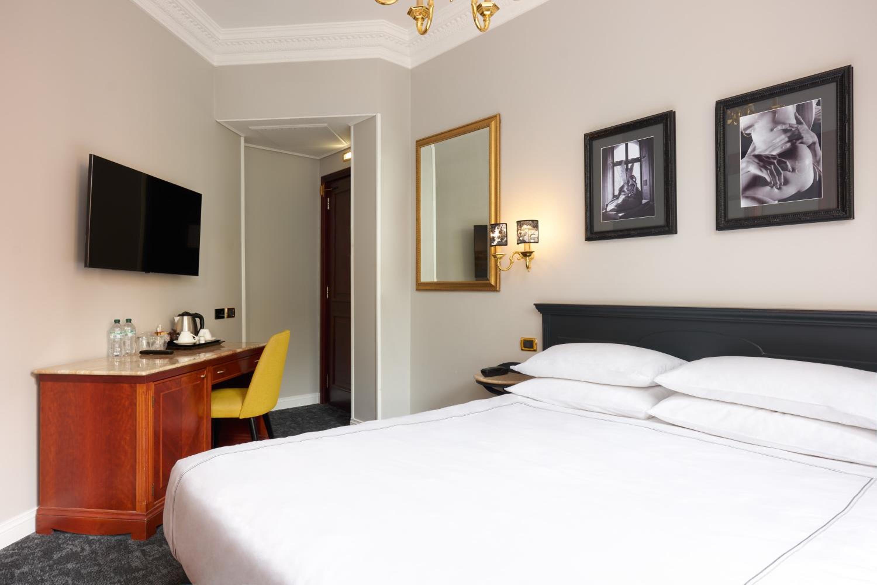 Standard Double or Twin Room photo 2