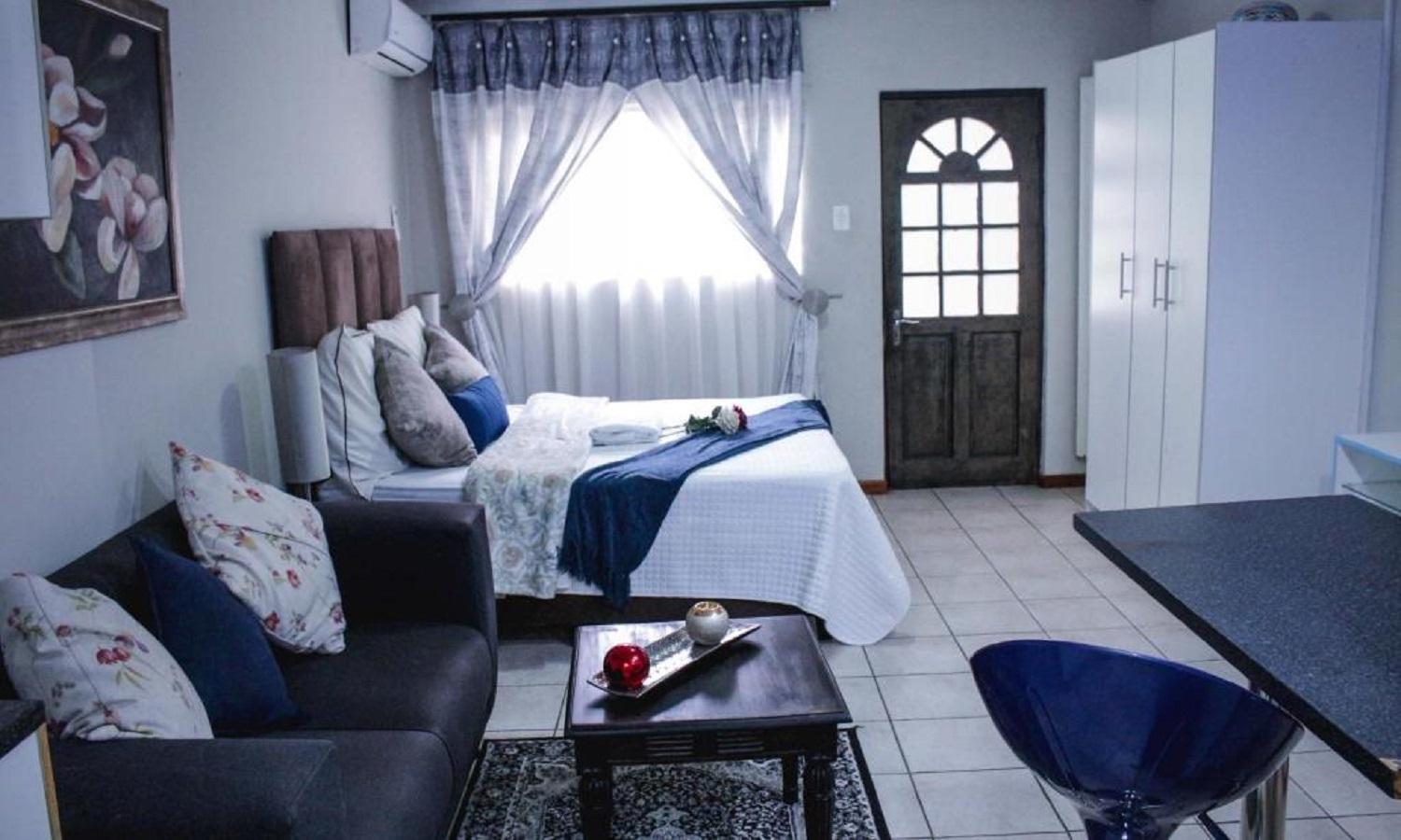 Budget Double Room - Photo 21