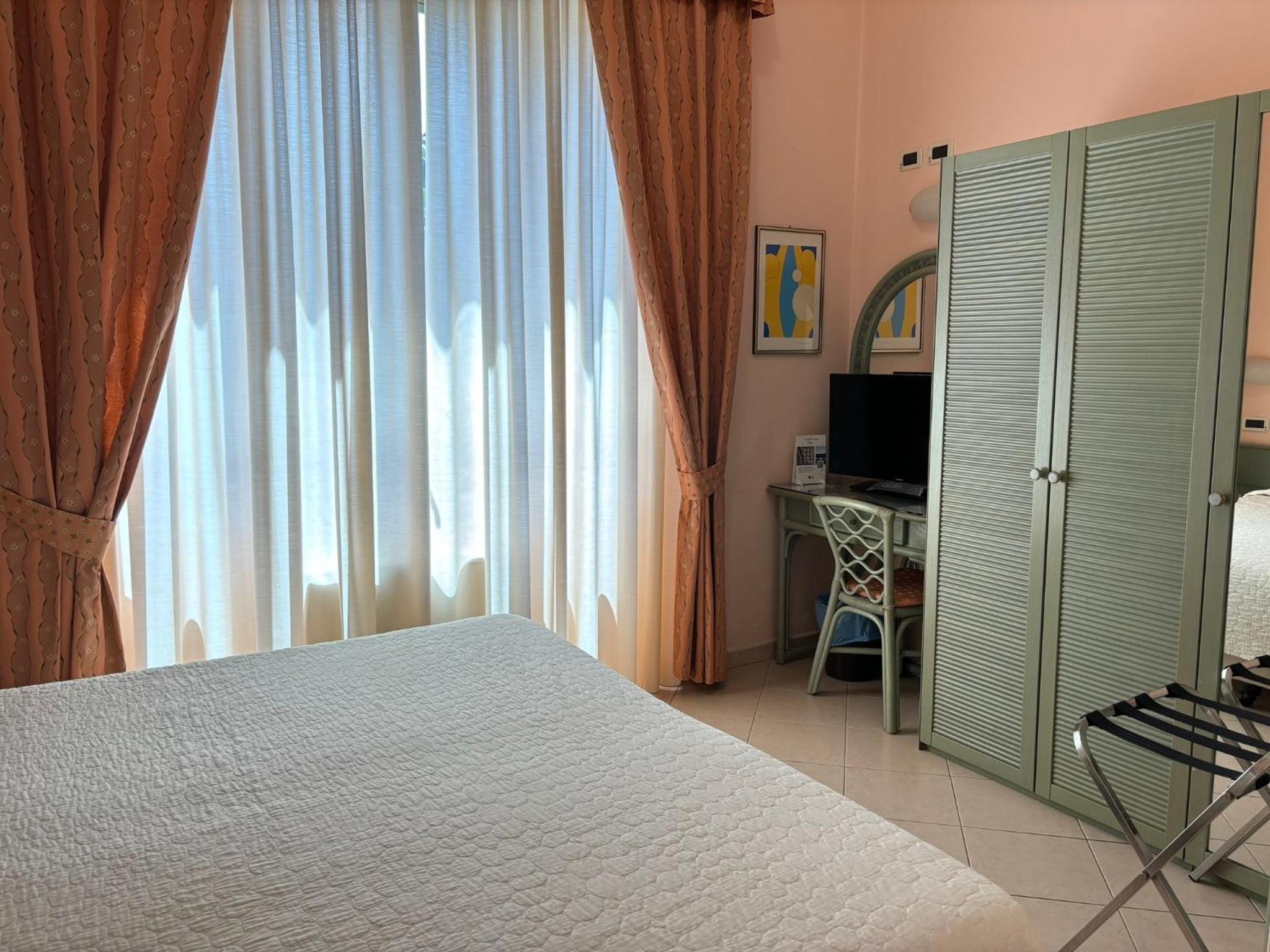 Double Room - Photo 3