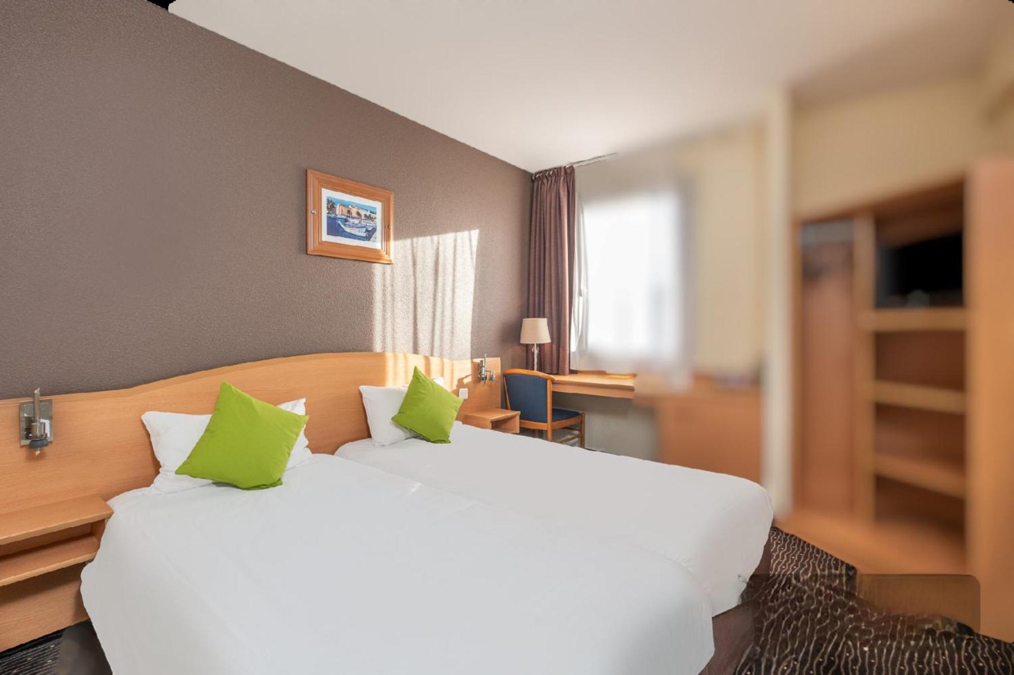 Twin Room - Photo 1