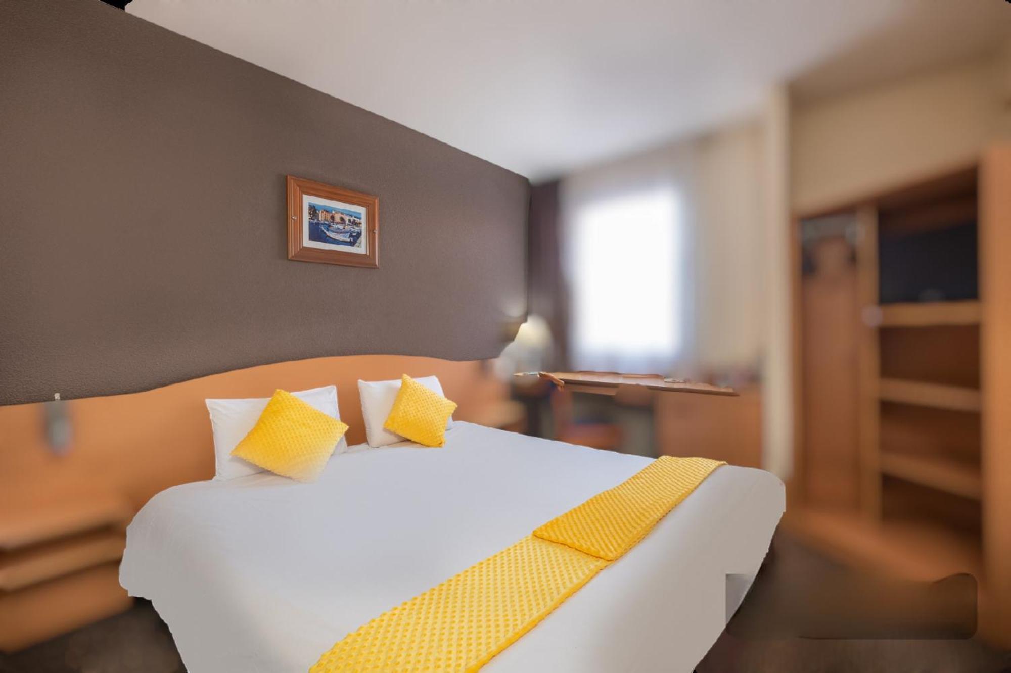 Double Room - Photo 6