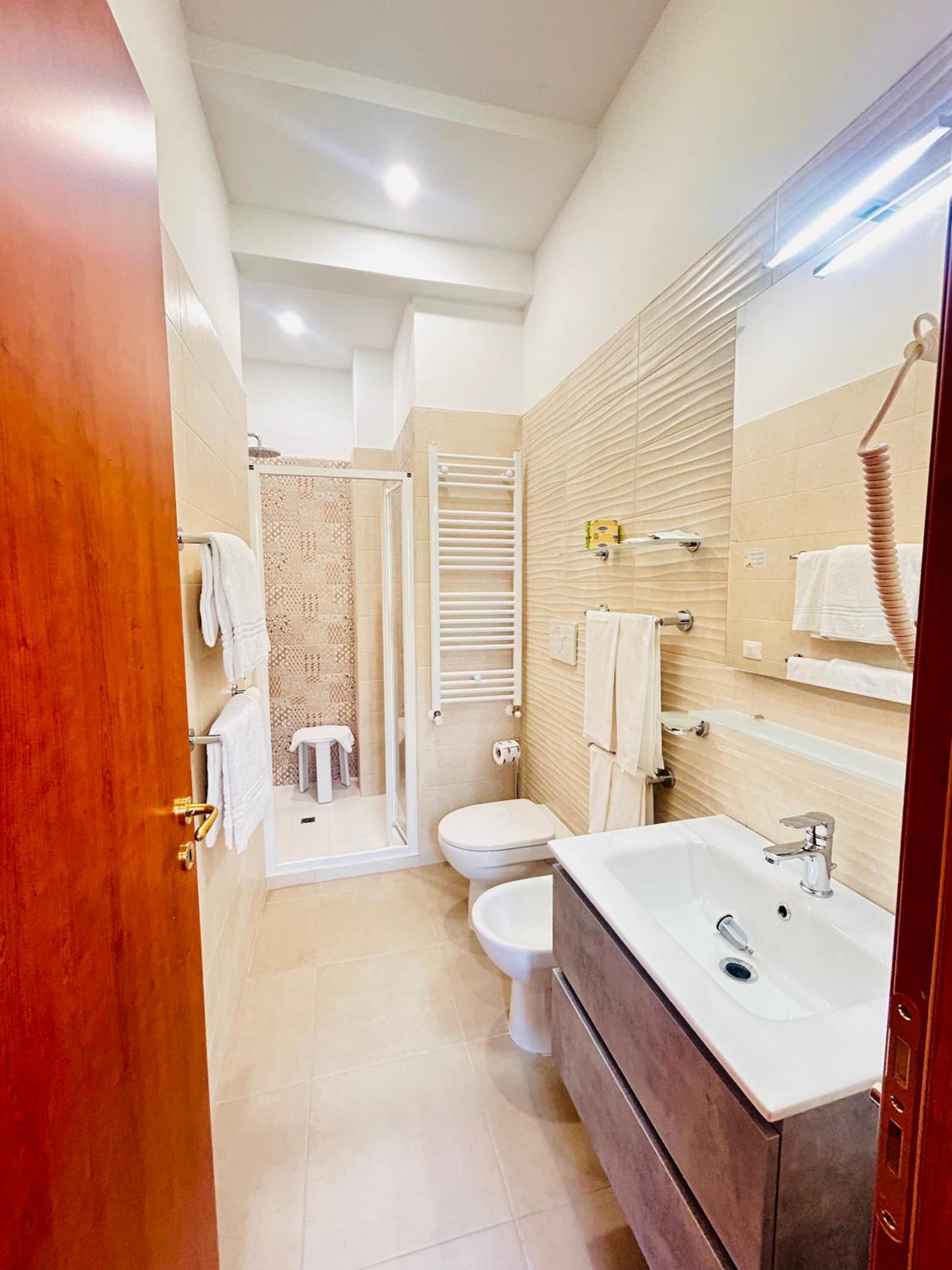 Superior Quadruple Room - Photo 6
