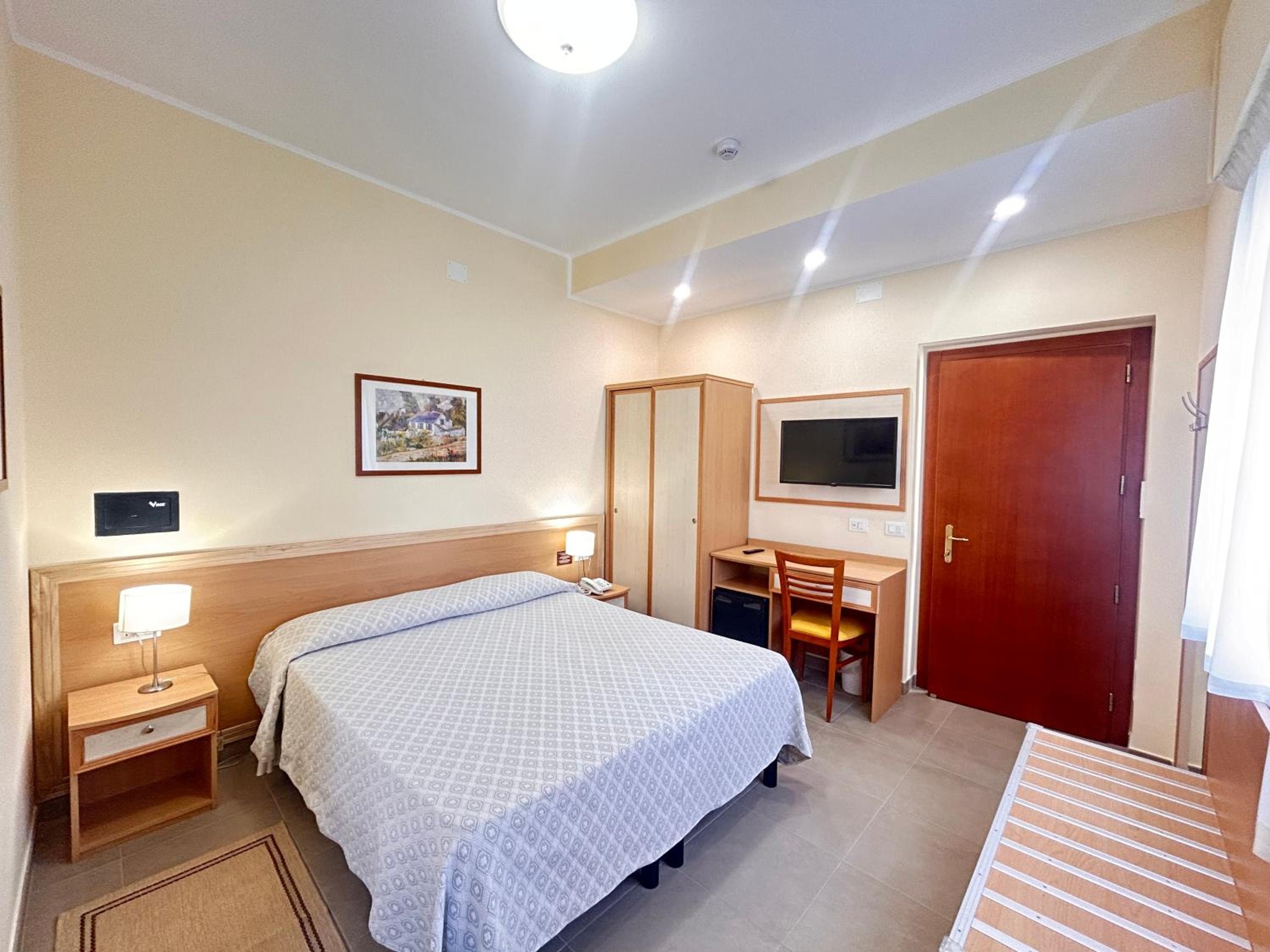 Superior Quadruple Room - Photo 5