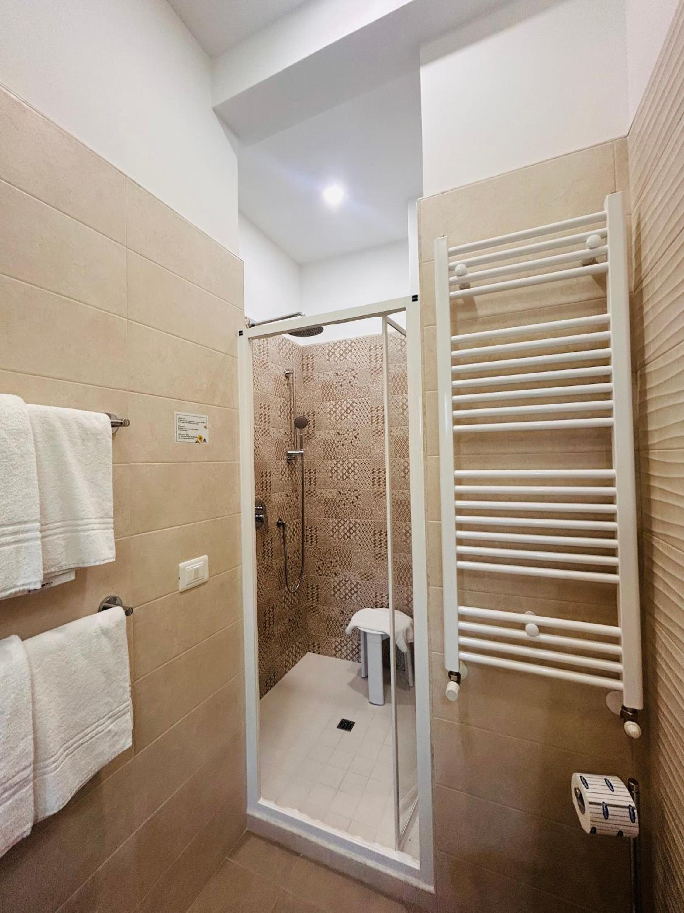 Superior Quadruple Room - Photo 3