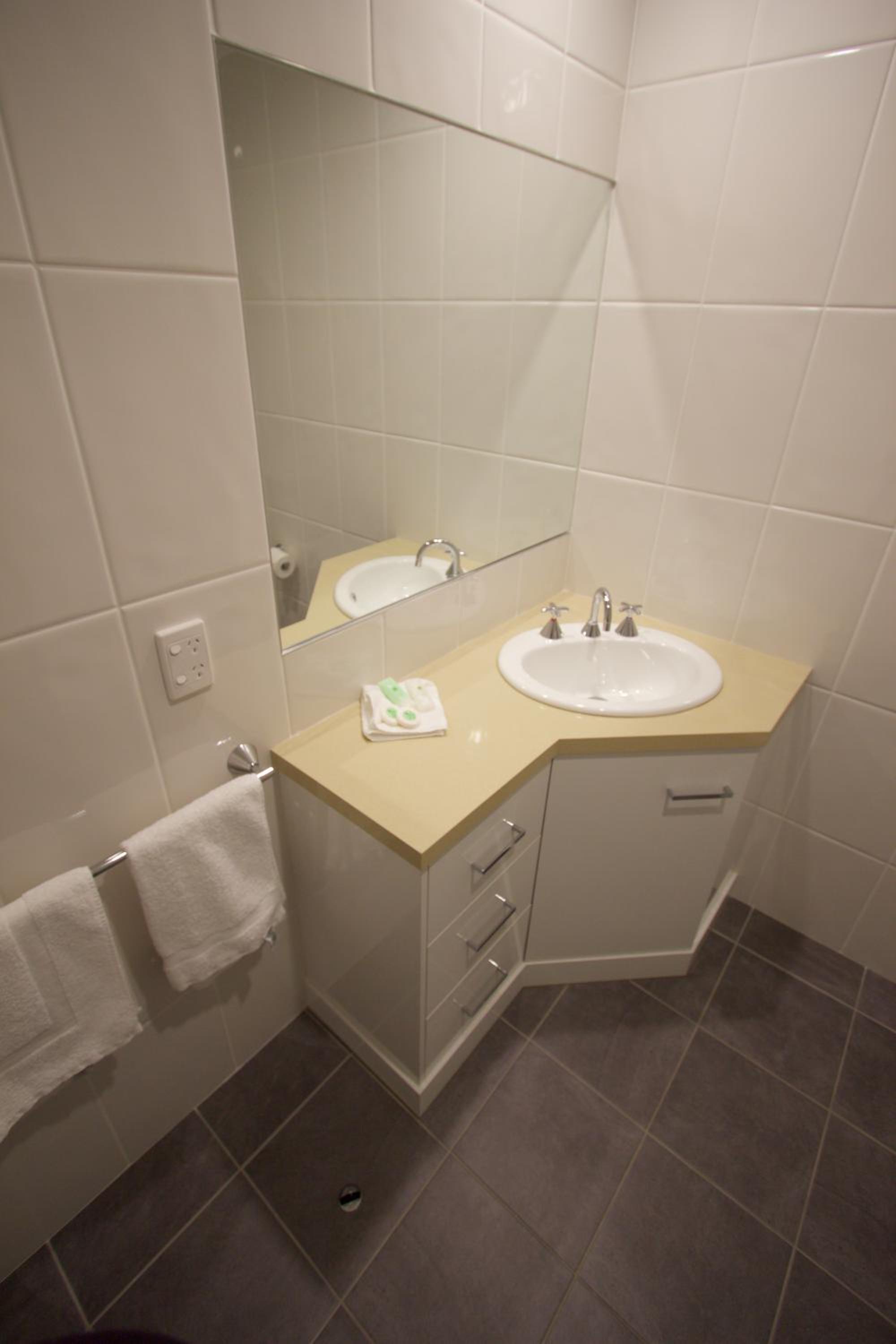 Deluxe Queen Room (ground Level) photo 2
