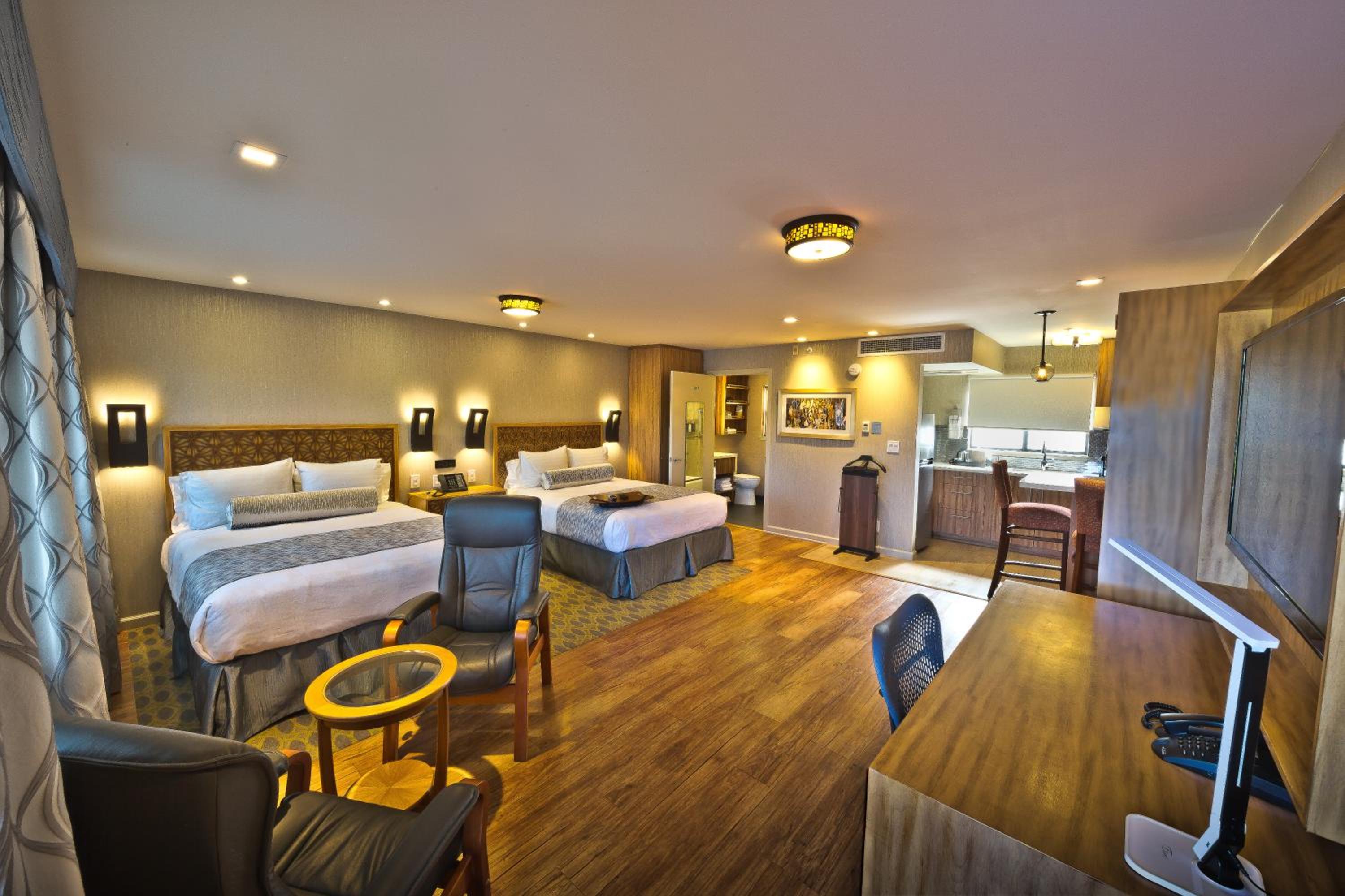 Queen Room with Two Queen Beds - Photo 10