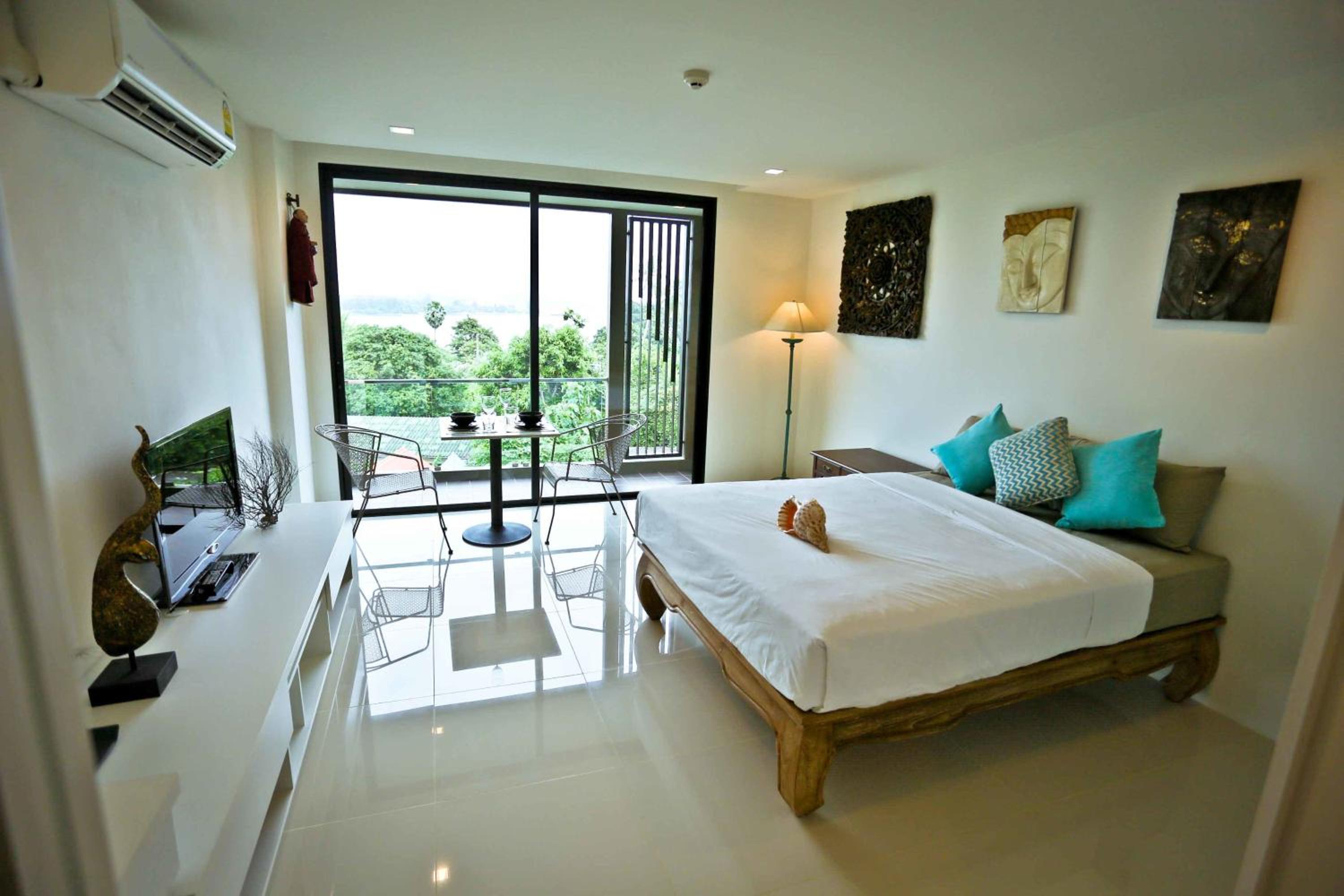 Studio Apartment with Sea View photo 3