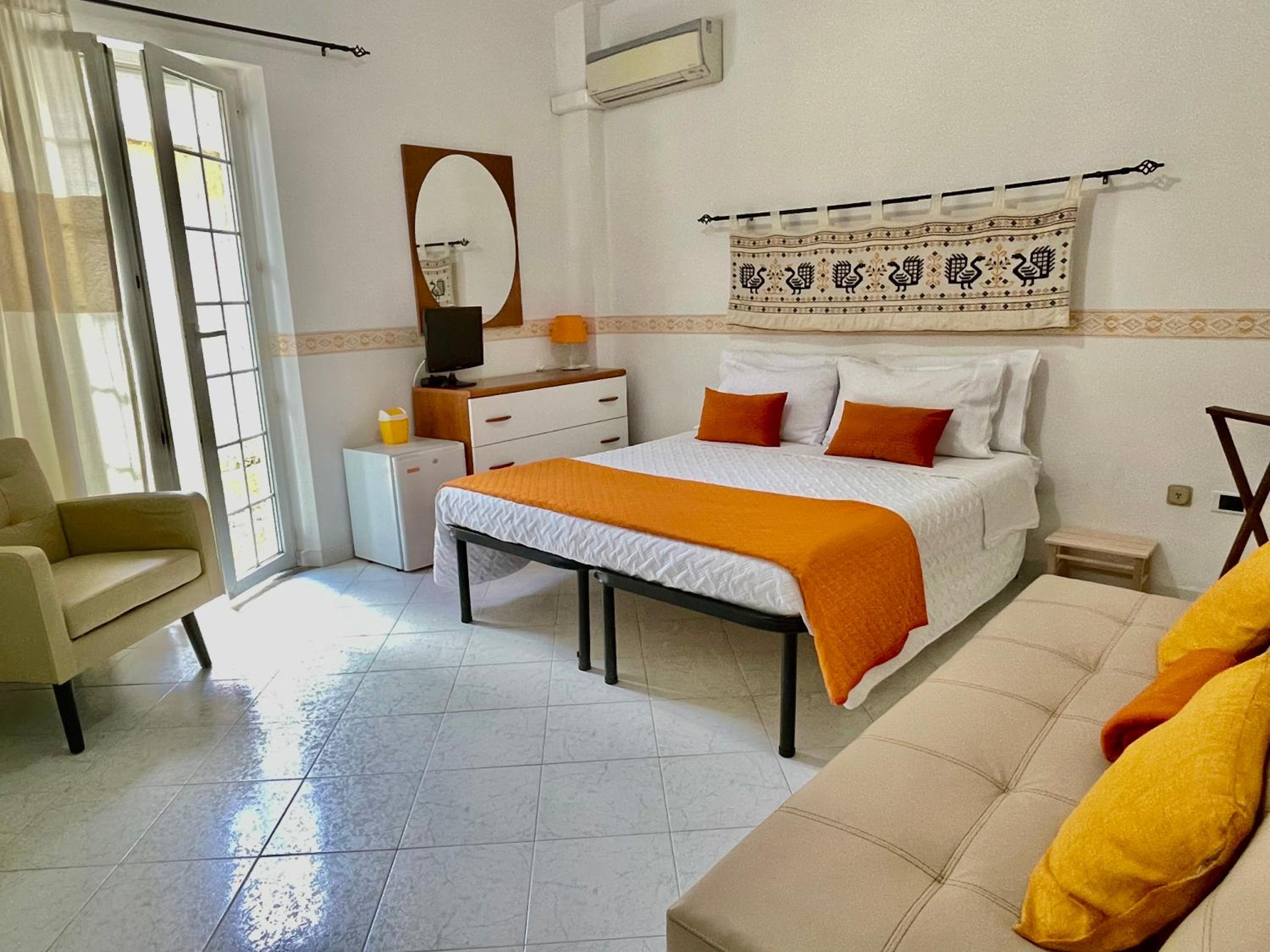 Double Room with Private Bathroom photo 1