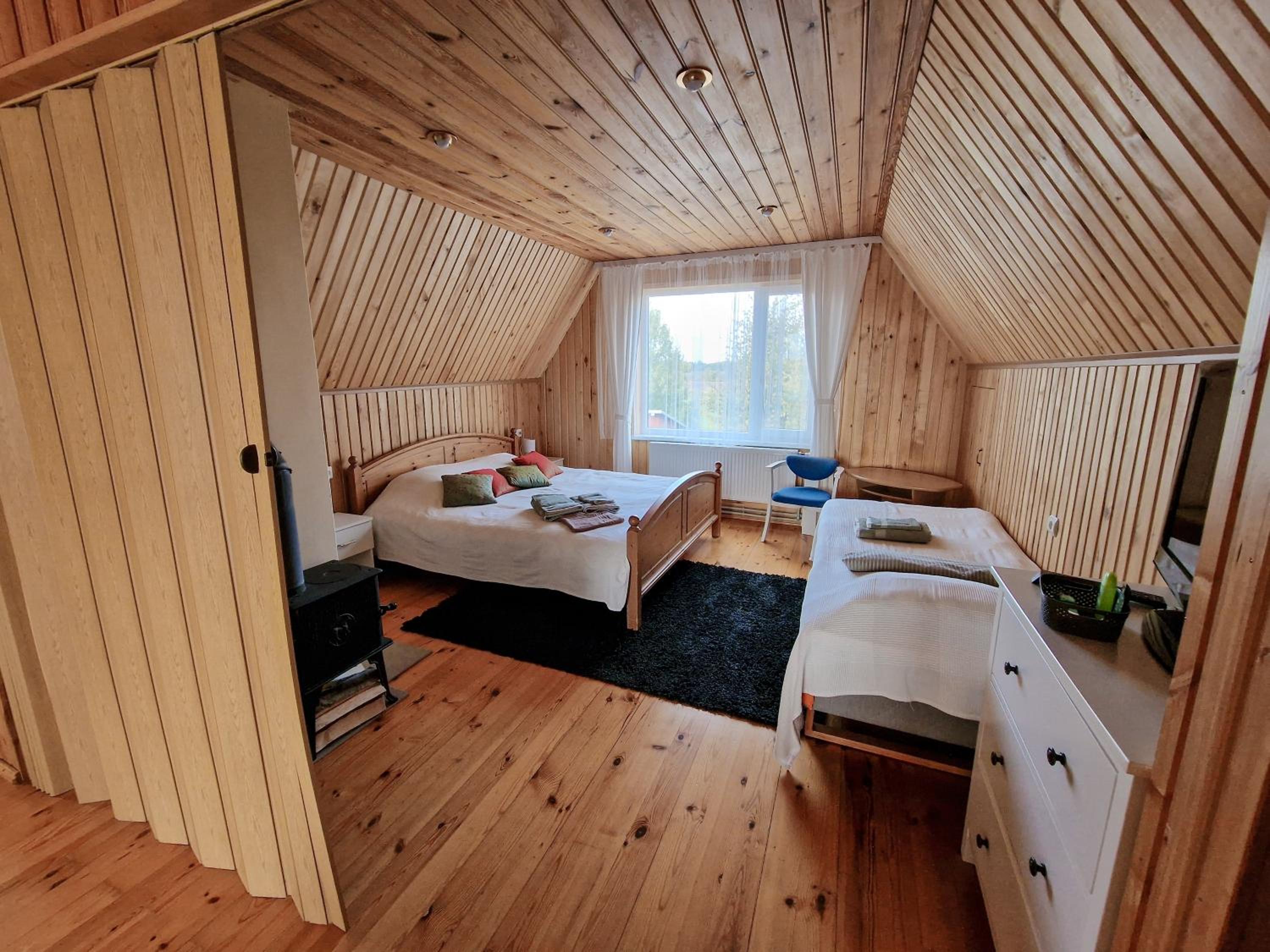 Five-Bedroom House photo 2