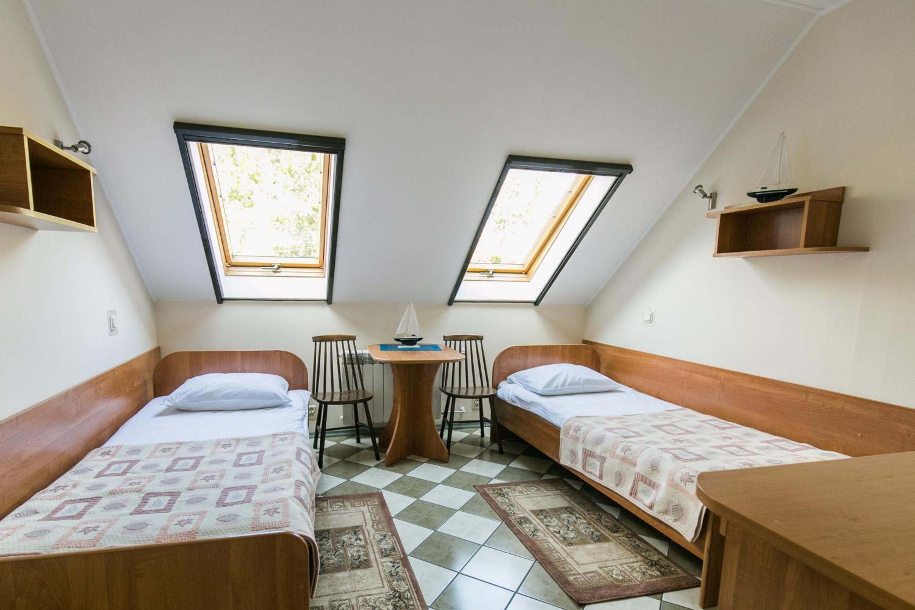 Double or Twin Room - Photo 9