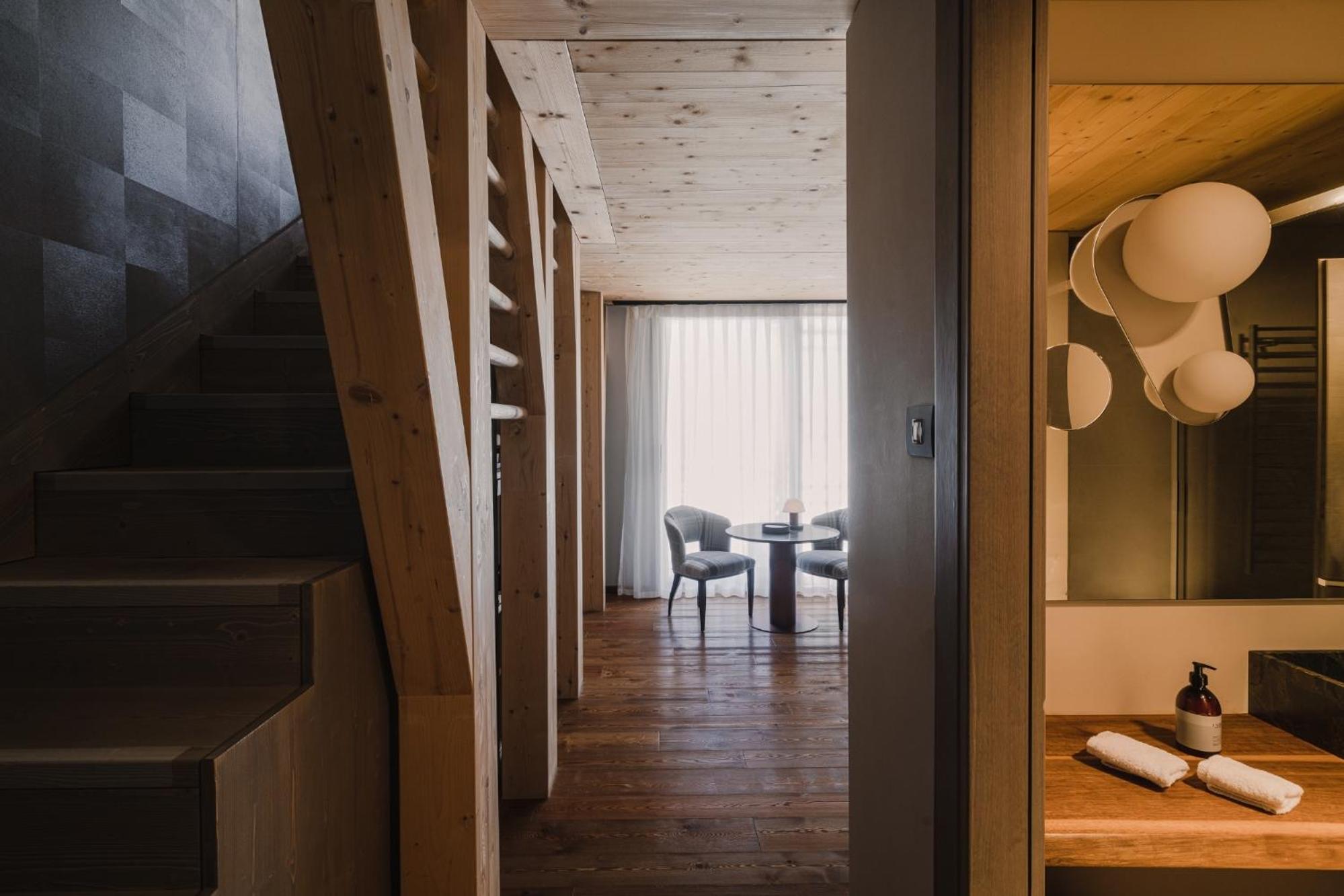 Deluxe King Suite photo 2