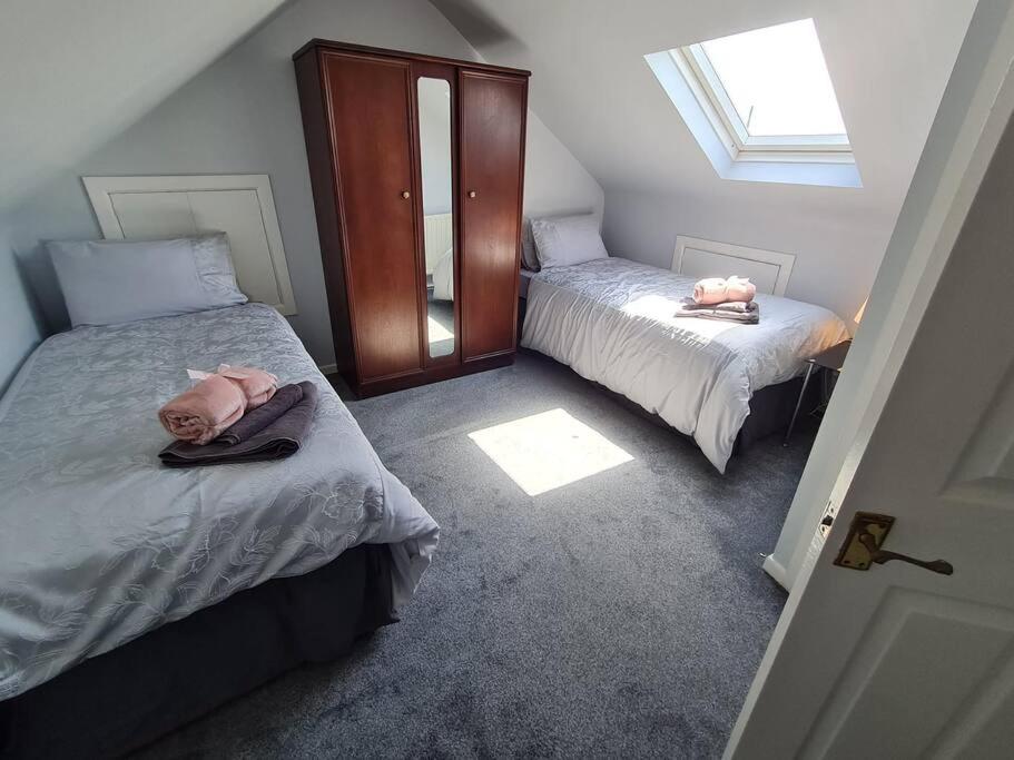 Five-Bedroom House photo 1