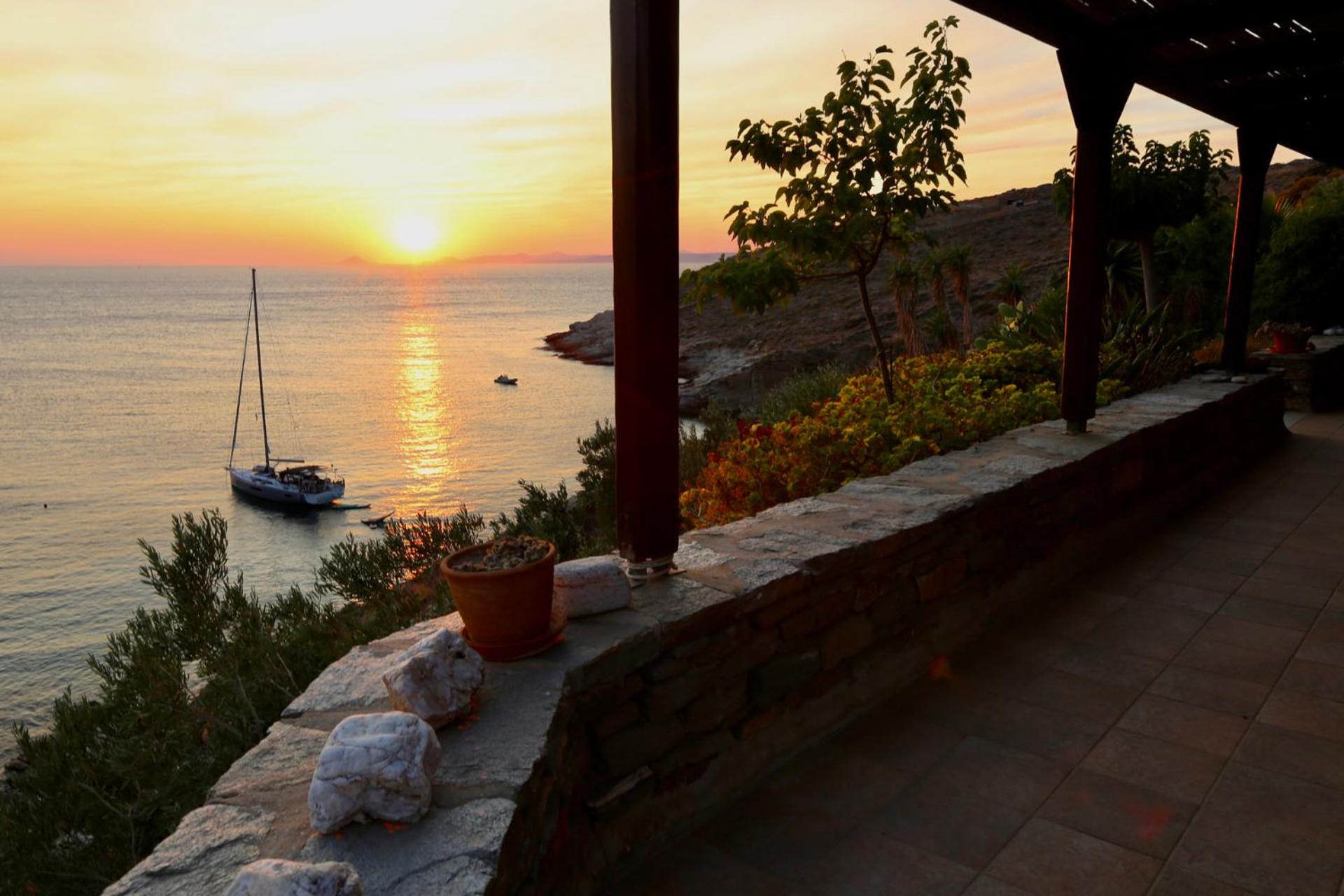 Family Two-Bedroom Apartment With View photo 2