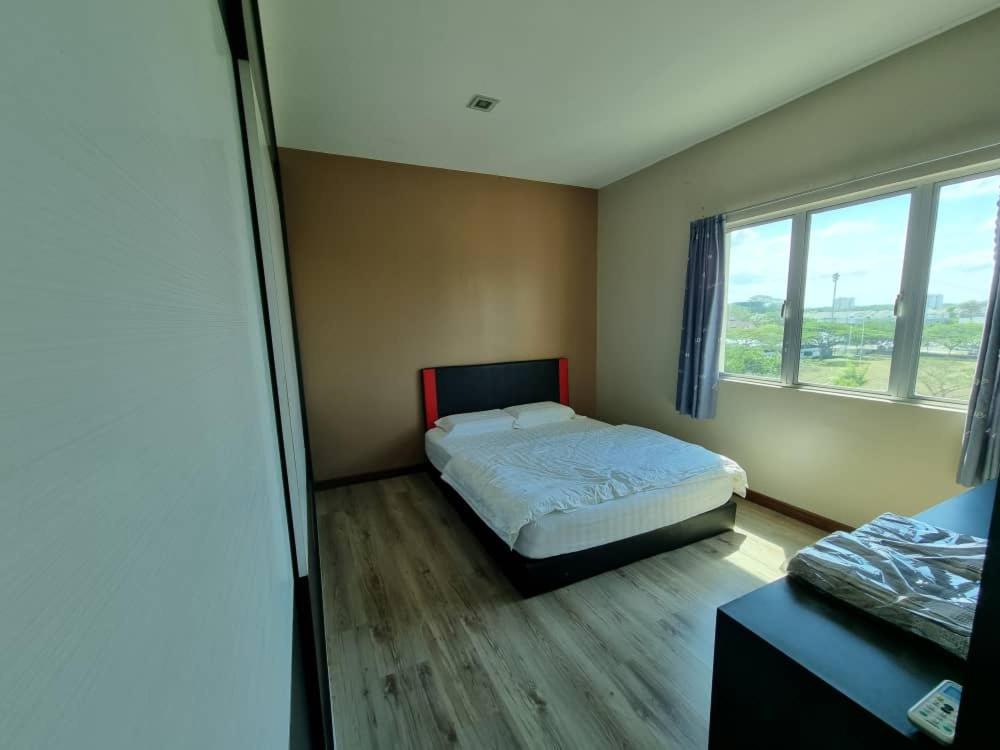 Three-Bedroom Apartment photo 1