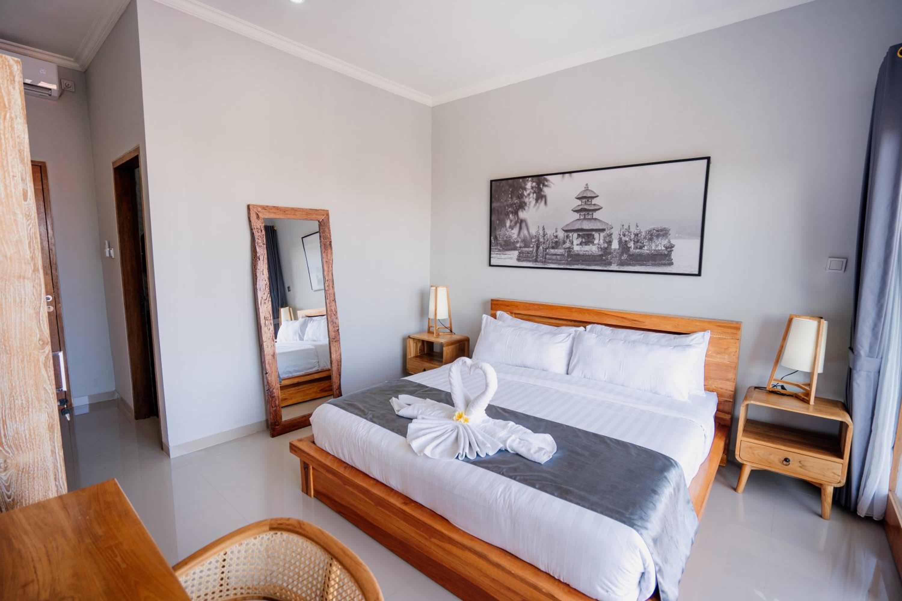 Deluxe Double Room with Balcony - Photo 12