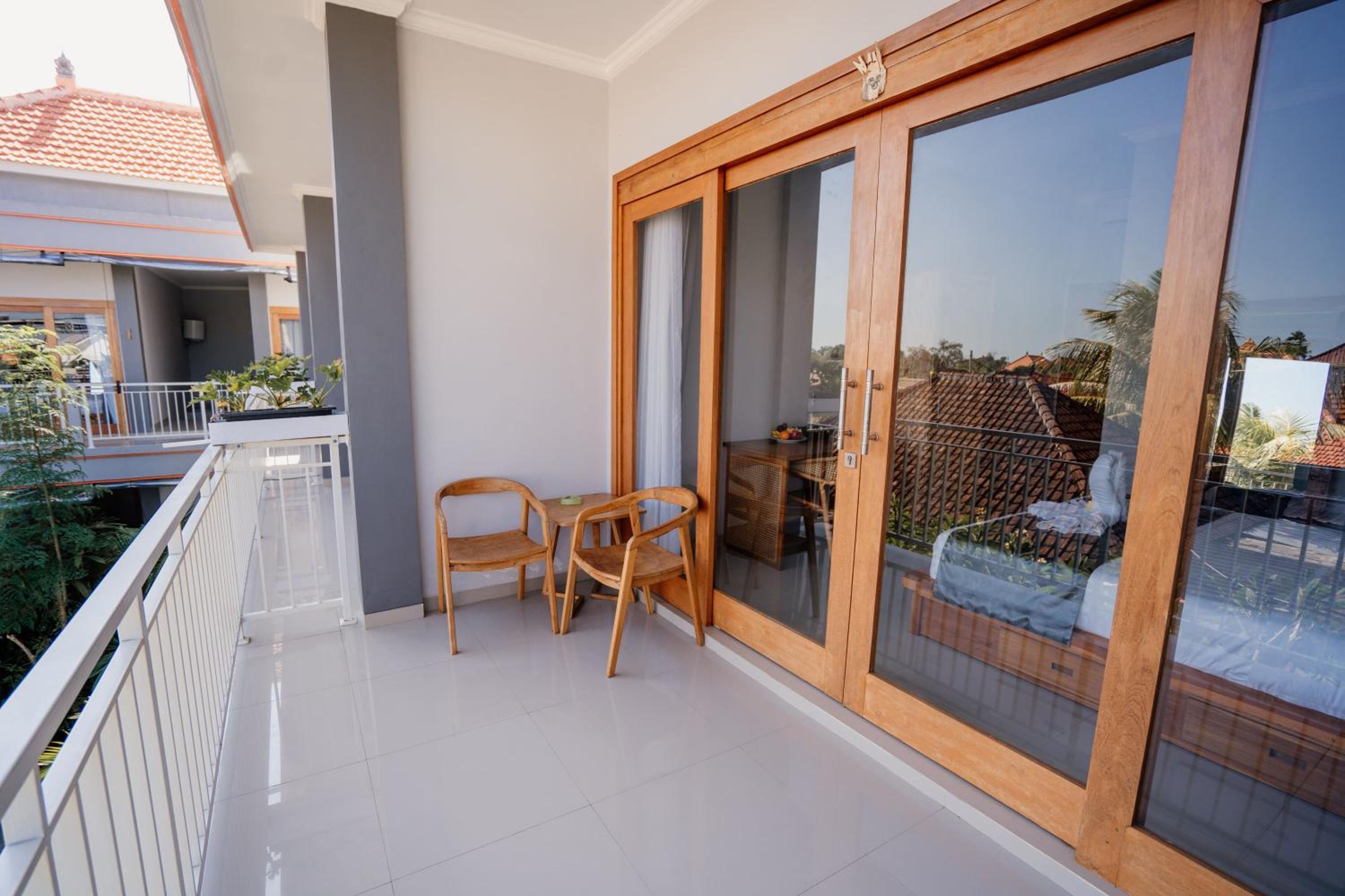 Deluxe Double Room with Balcony - Photo 3