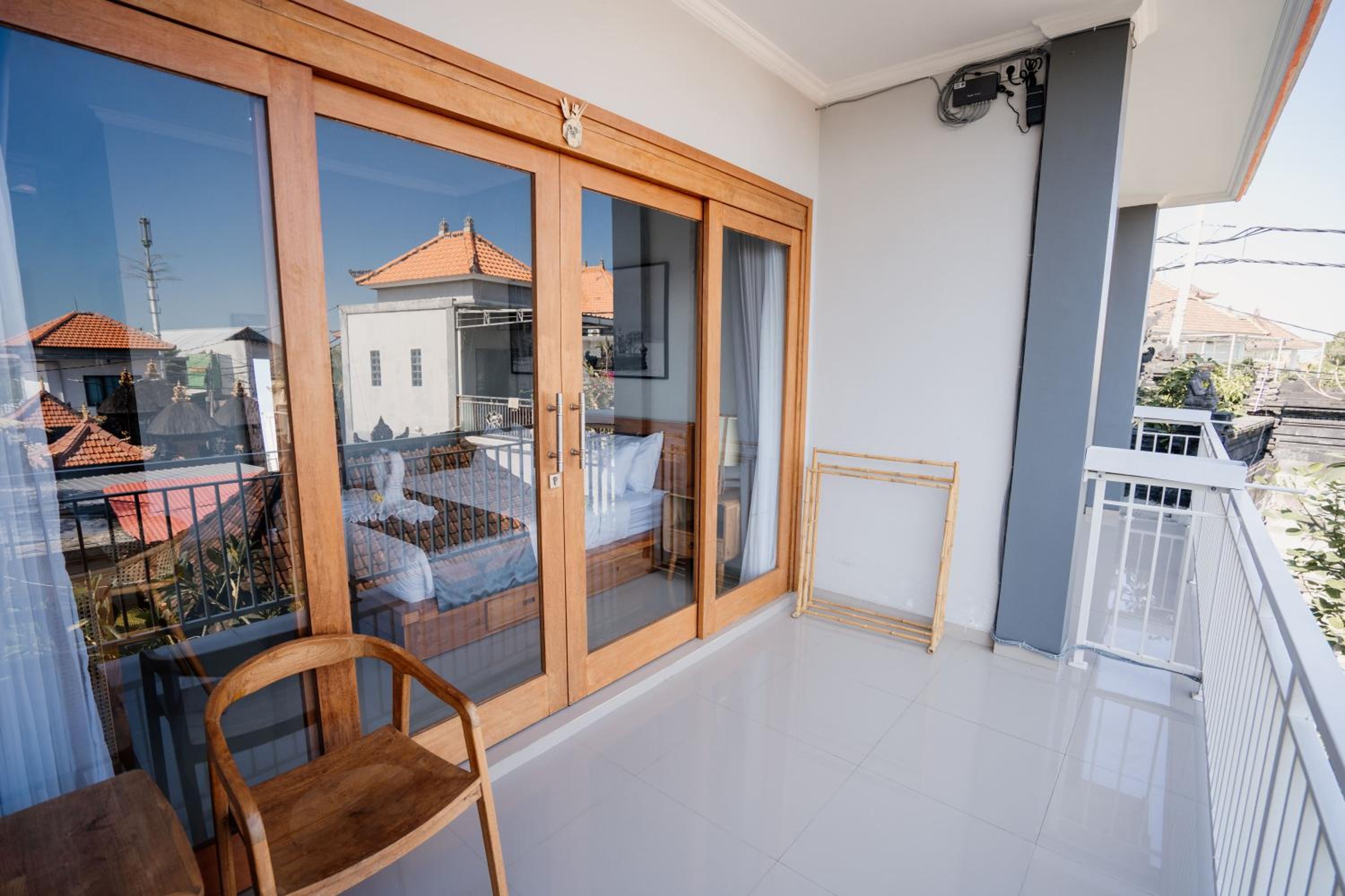 Deluxe Double Room with Balcony - Photo 4
