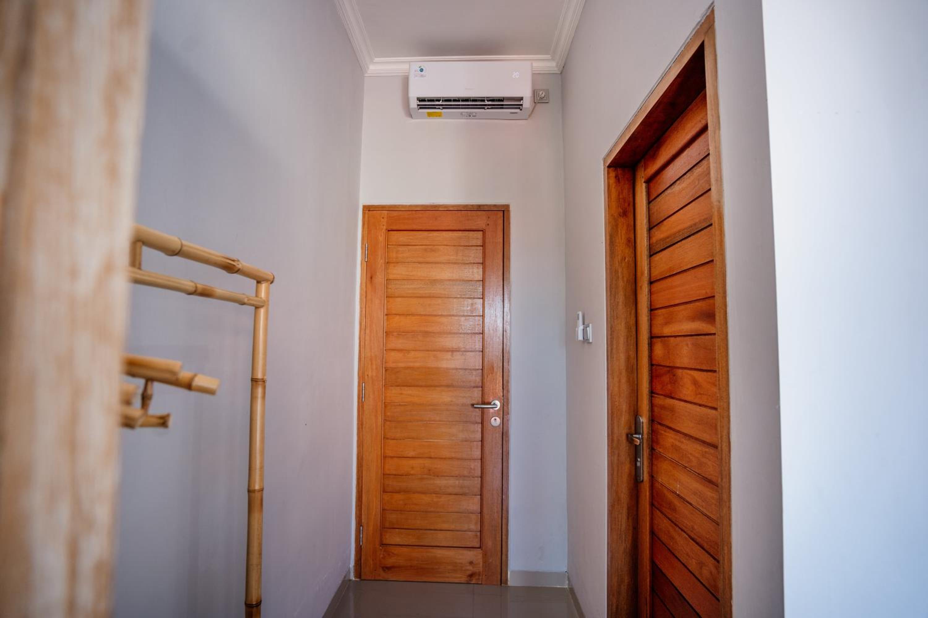 Deluxe Double Room with Balcony - Photo 5