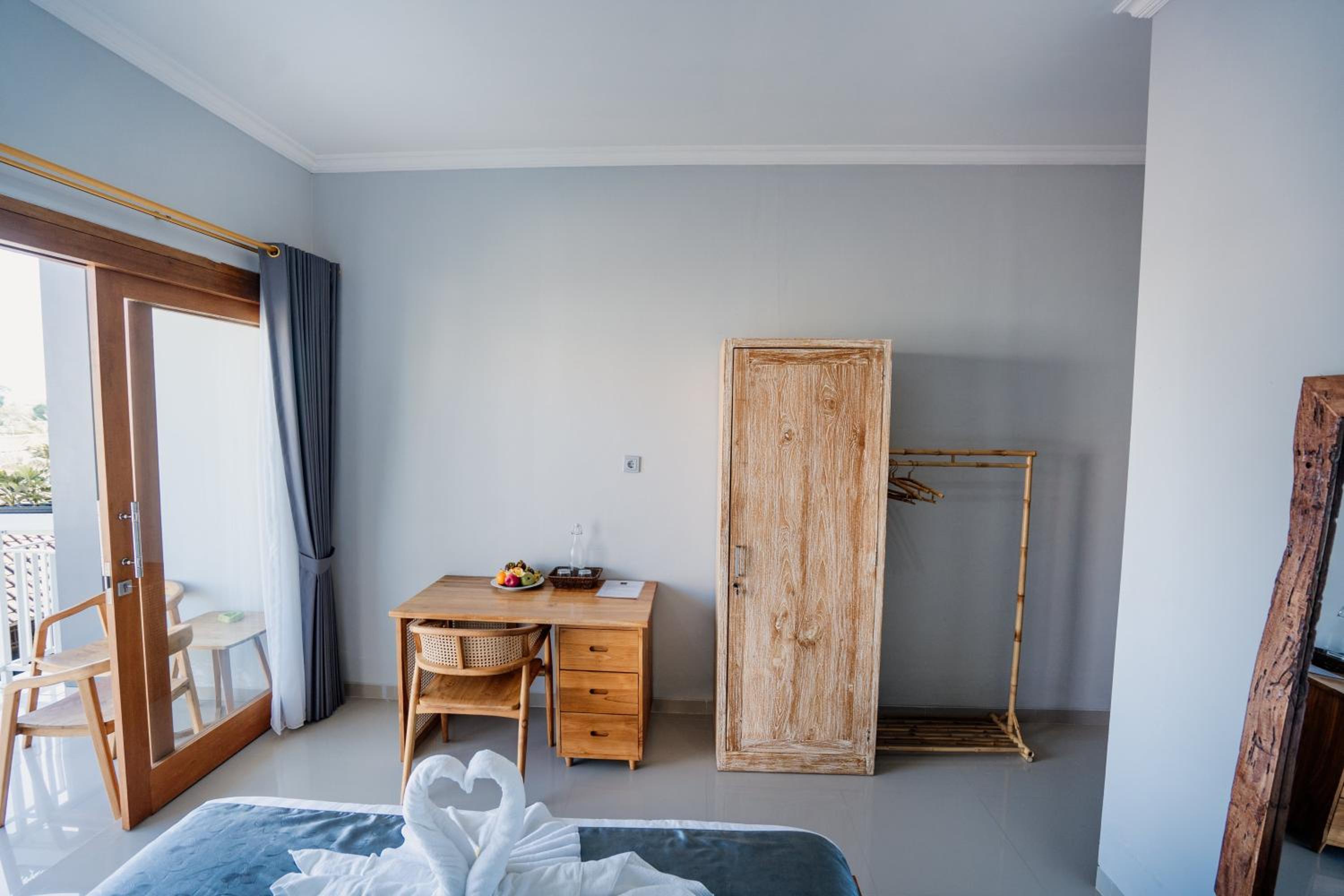 Deluxe Double Room with Balcony - Photo 6