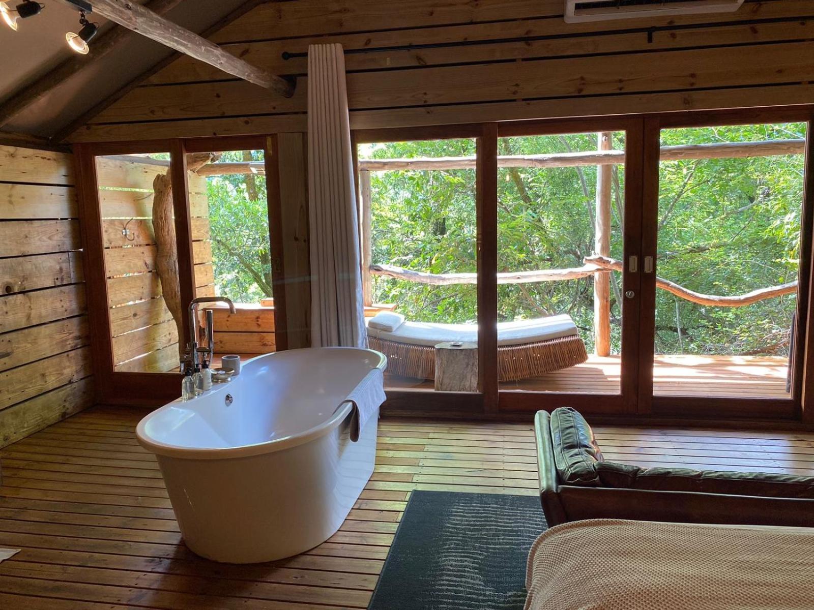 River-facing Honeymoon suite photo 2