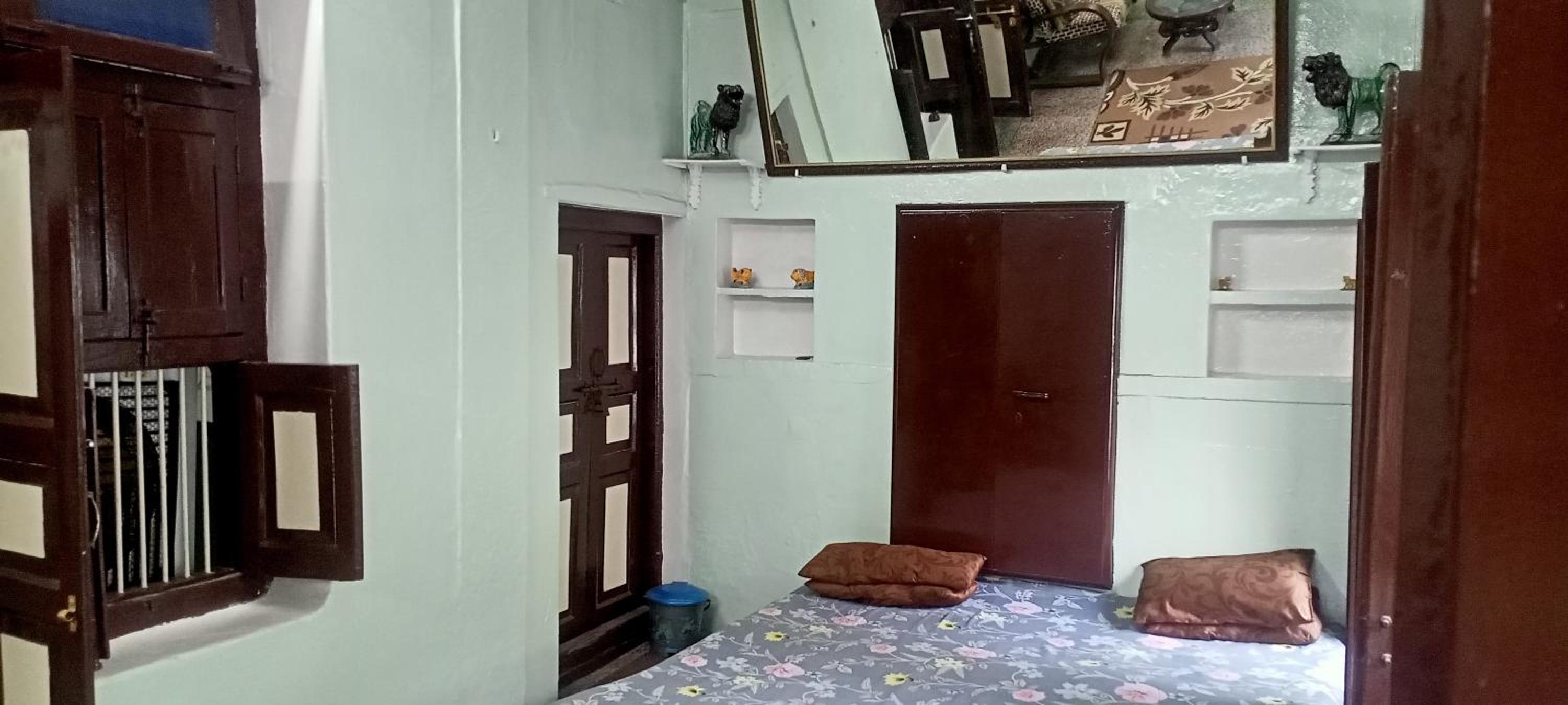 Family Room with Balcony - Photo 5