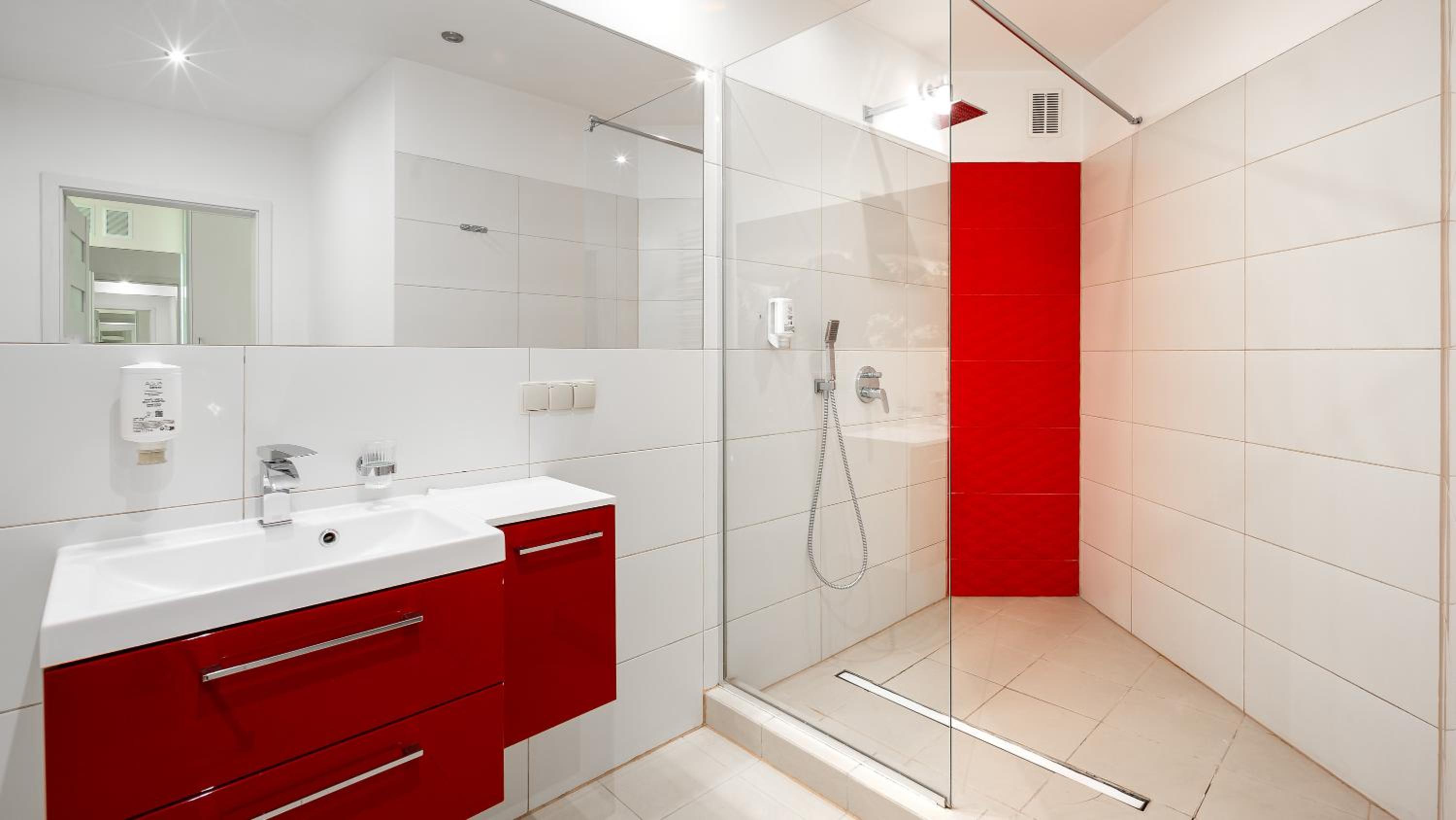 One-Bedroom Apartment - Photo 2