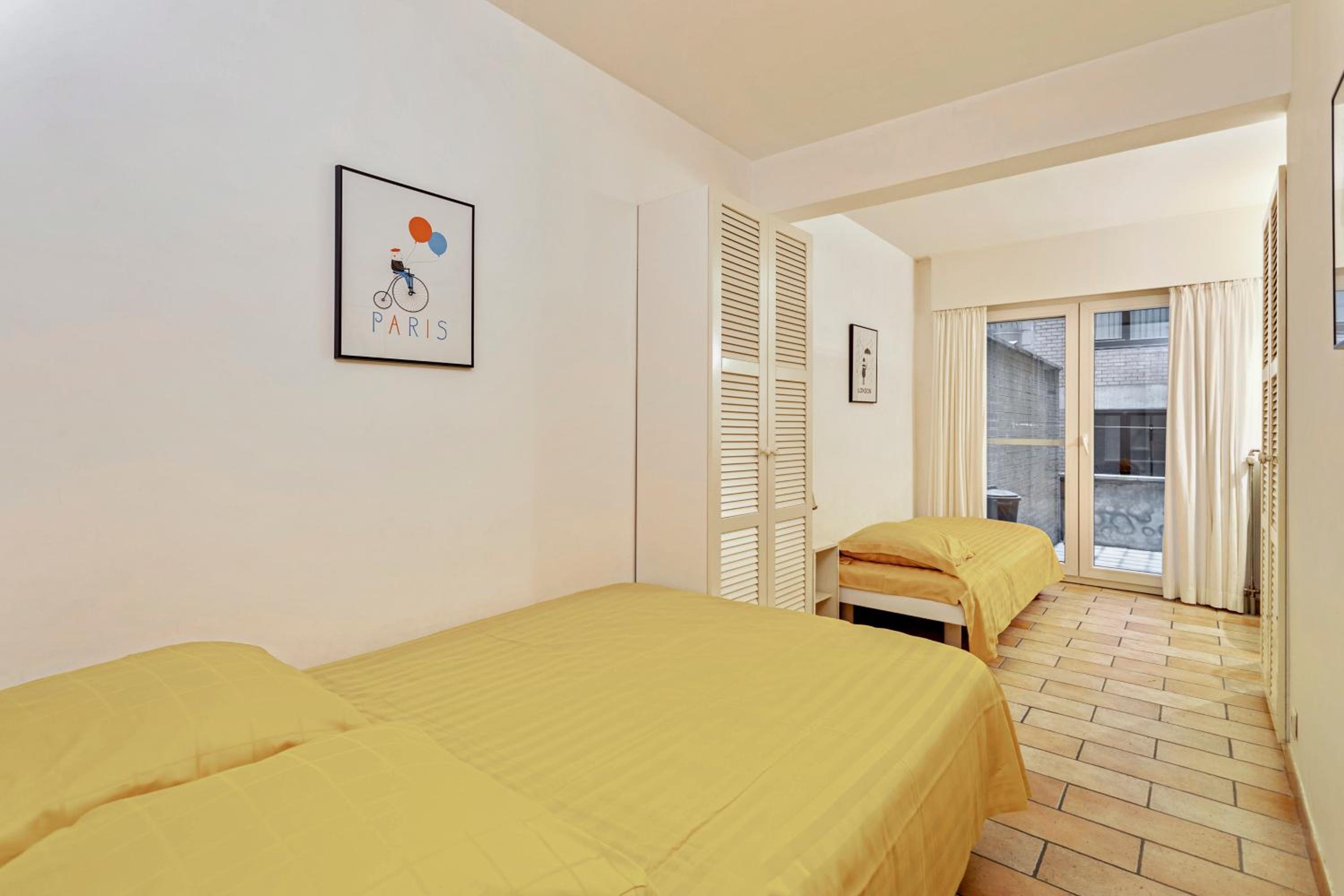 Apartment photo 2