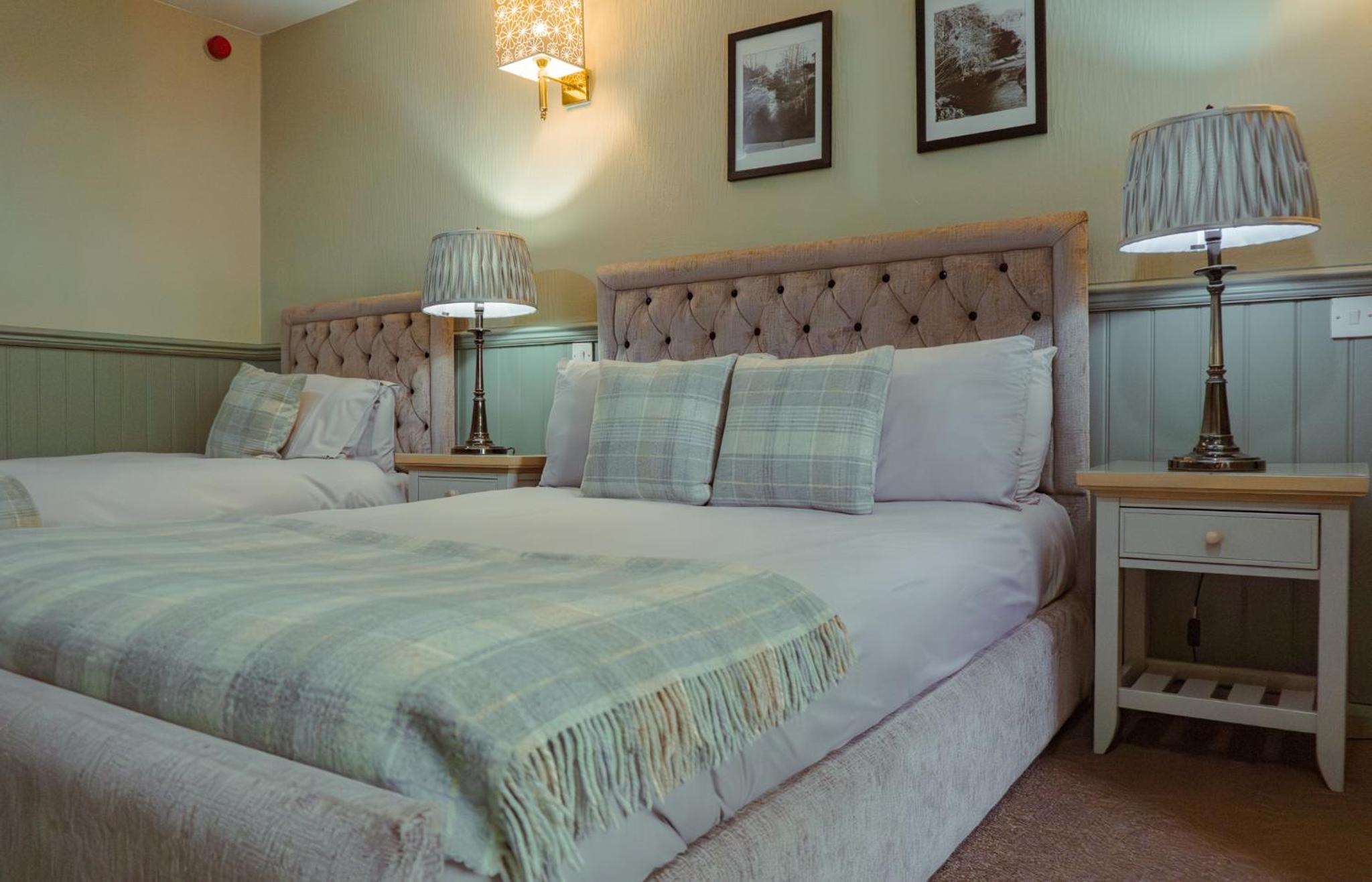 Deluxe Room (2 Adults + 1 Child)