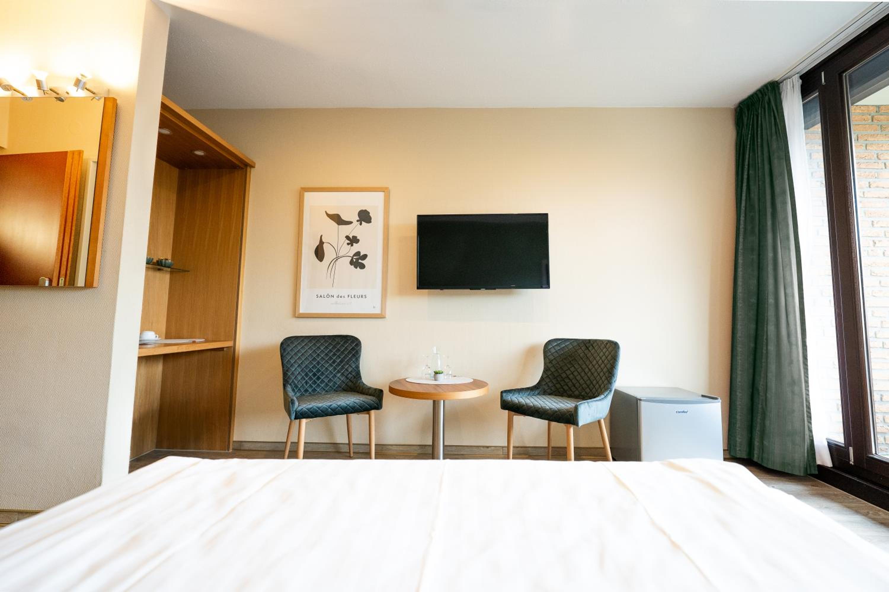 Budget Double Room photo 3