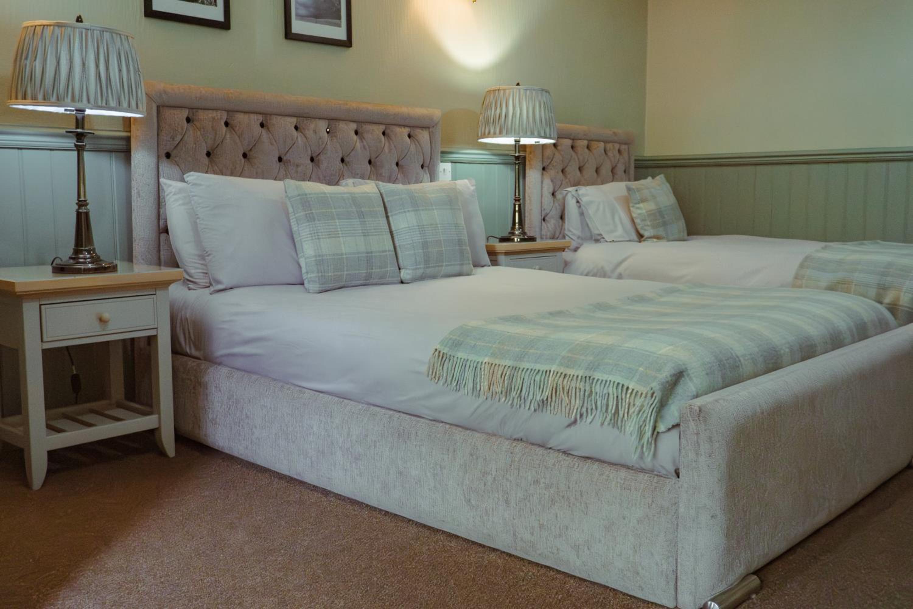 Deluxe Double Room (2 Adults + 1 Child)